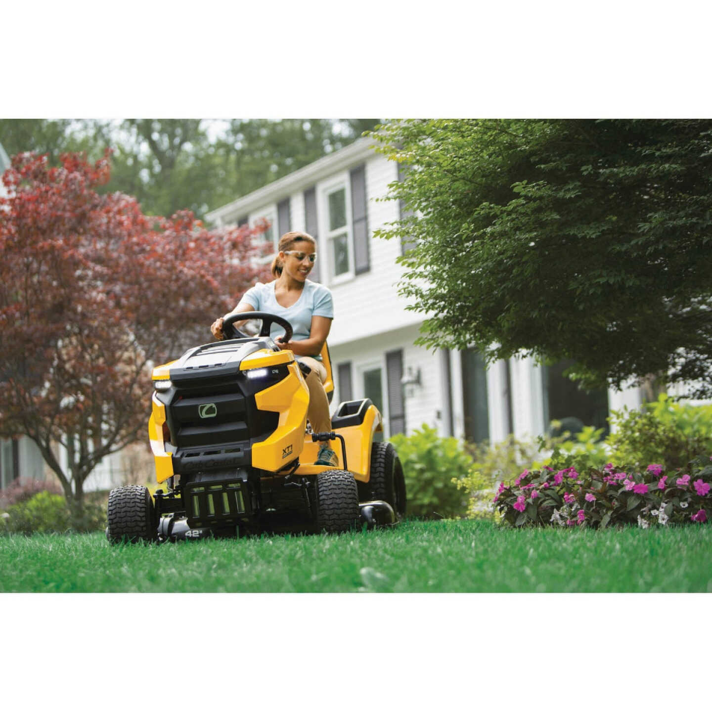 Cub Cadet XT1 Enduro LT 42 In. 19.5 HP Kohler Riding Lawn Tractor Image 6