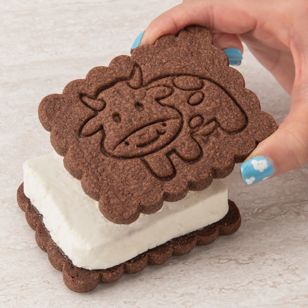 Mobi Cow Shaped Ice Cream Sandwich Maker Image 2