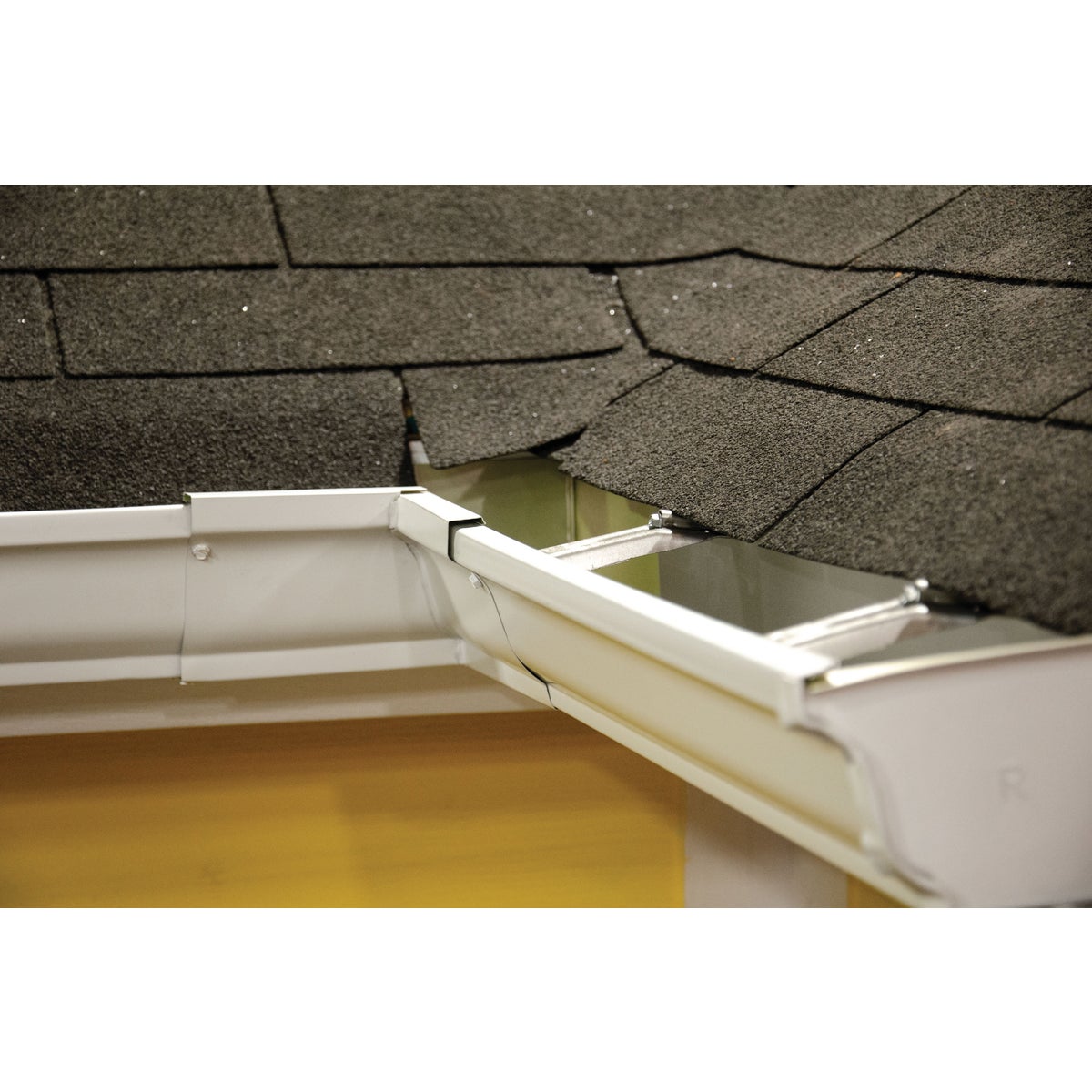 Spectra Metals 5 In. x 10 Ft. K-Style White 0.019 Aluminum Gutter Image 3