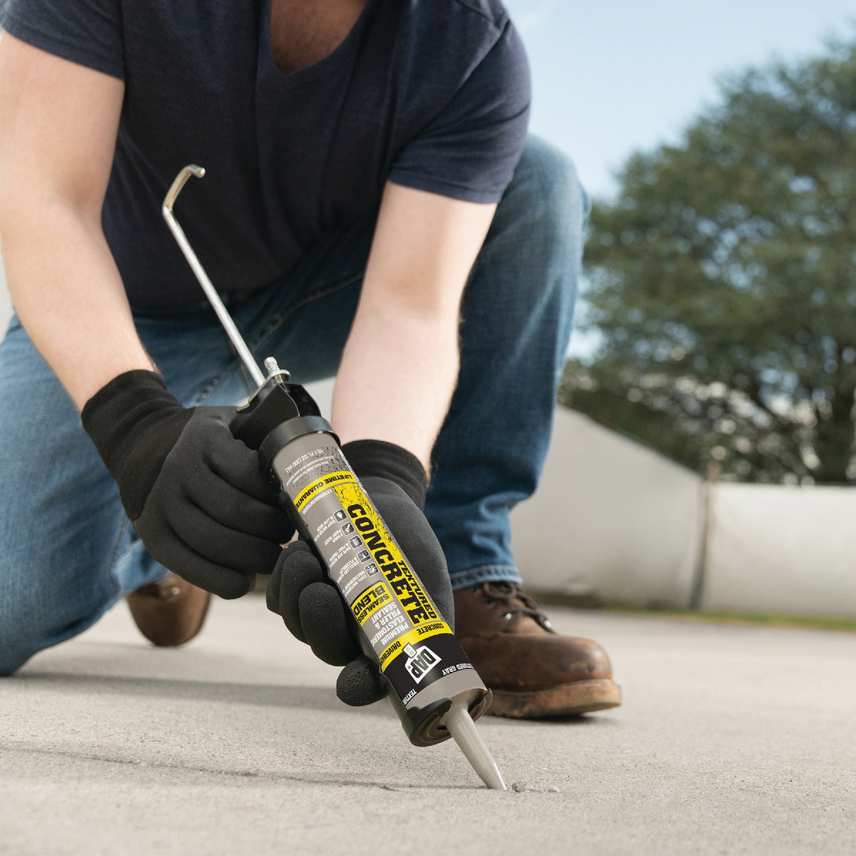 DAP 10.1 Oz. Textured Concrete Premium Elastomeric Latex Filler & Sealant Image 7