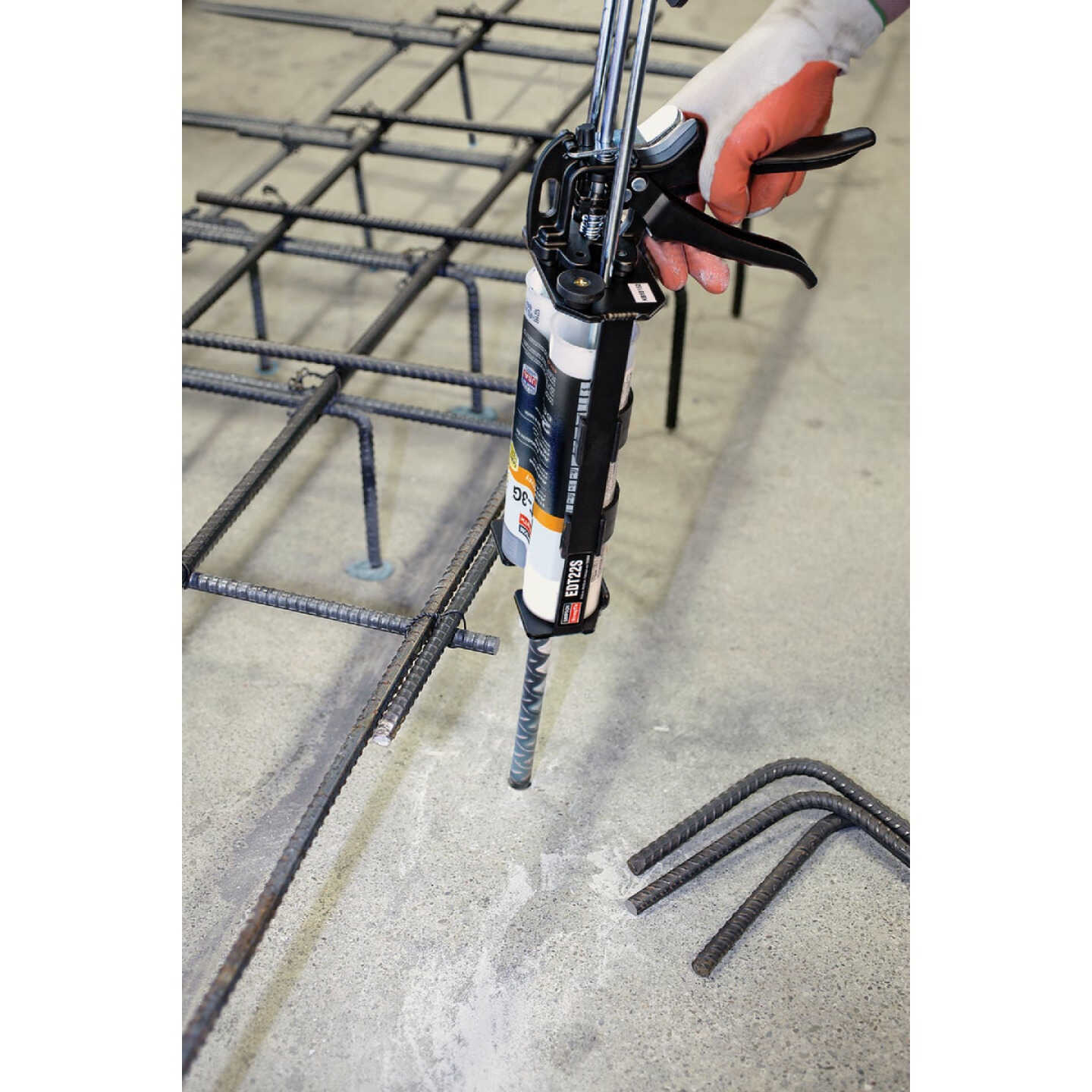 Simpson Strong-Tie 22 Oz. High-Strength Epoxy Adhesive with Nozzle & Extension Image 2