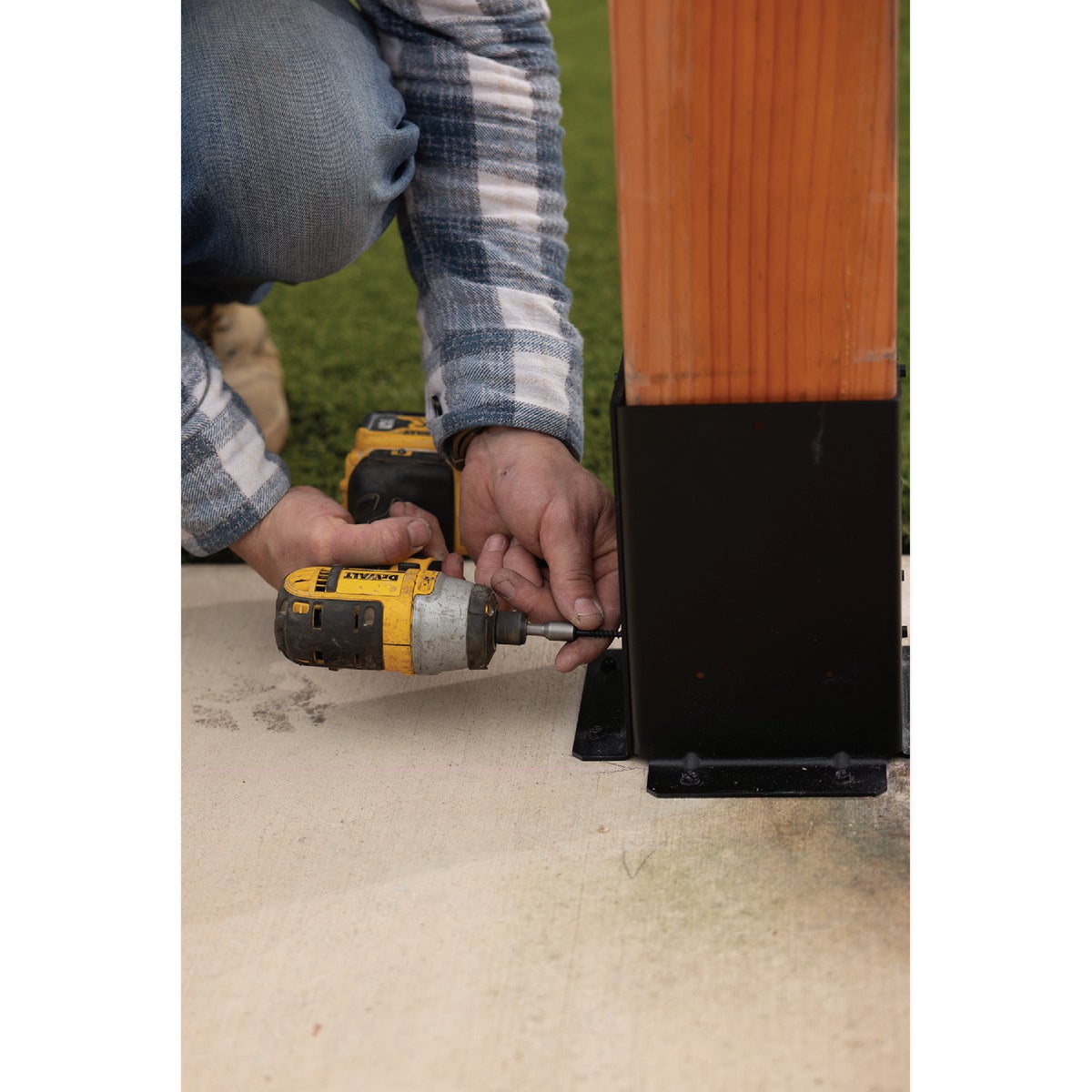 Simpson Strong-Tie Outdoor Accents Sage System Black Powder-Coated Post Base for 6x6 with Screws (2-Pack) Image 3