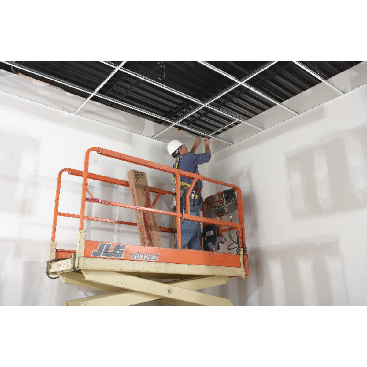 Donn 12 Ft. x 1-1/2 In. White Steel Fire Resistant Main Tee Image 3