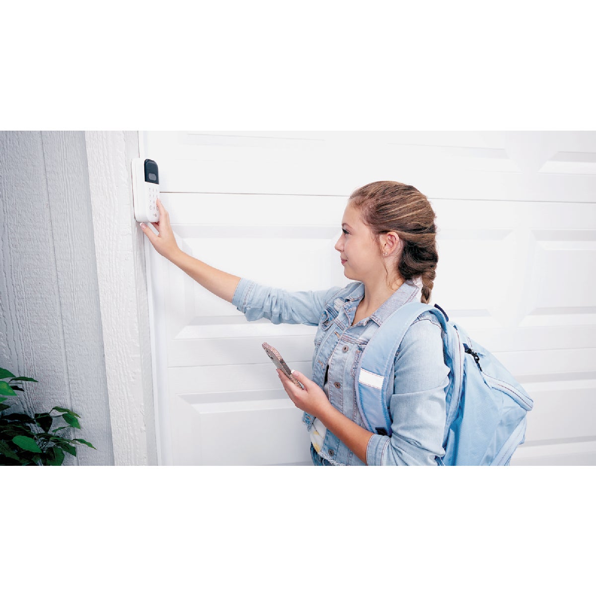 Chamberlain myQ Smart Garage Video Keypad Image 2