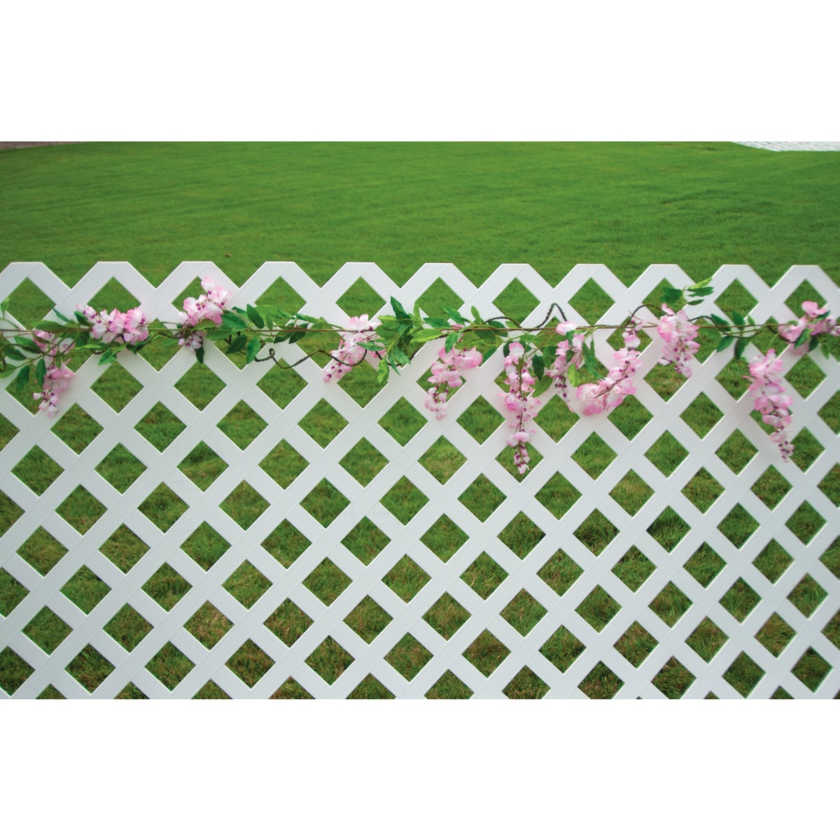 Deckorators 4 Ft. W x 8 Ft. L x 1/8 In. Thick White Vinyl Lattice Panel Image 3