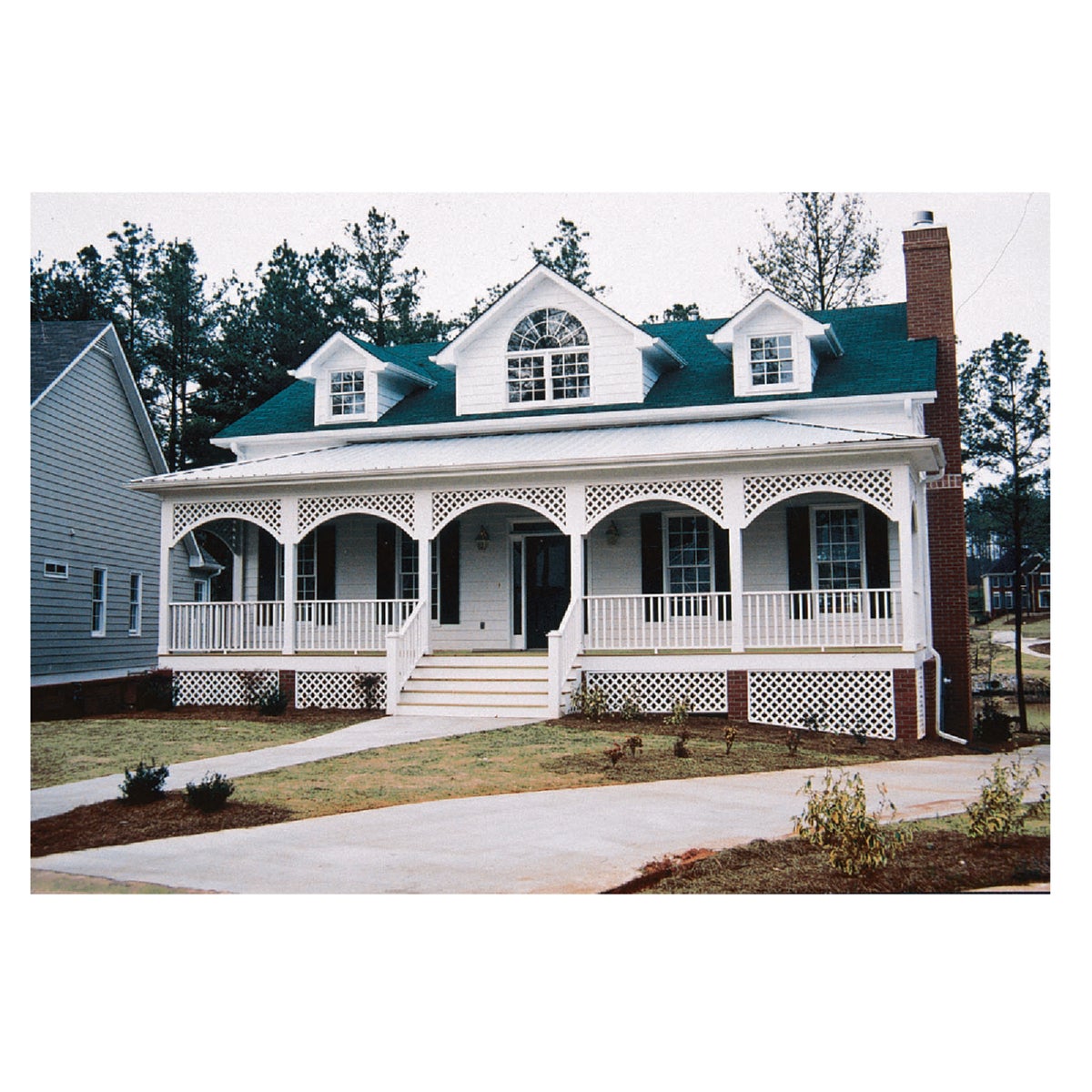 Deckorators 2 Ft. W x 8 Ft. L x 1/8 In. Thick White Vinyl Lattice Panel Image 2