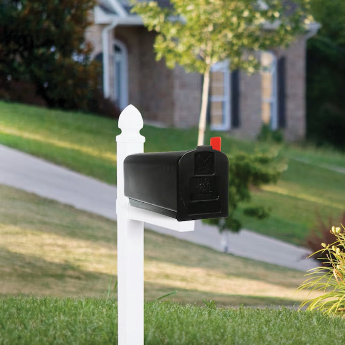 Parsons Medium Black Plastic Post Mount Mailbox Image 3