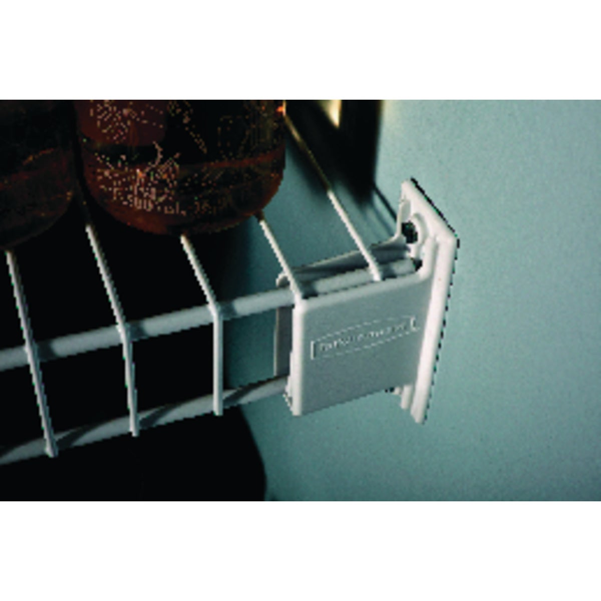 Rubbermaid Wall End Bracket (12-Count) Image 1