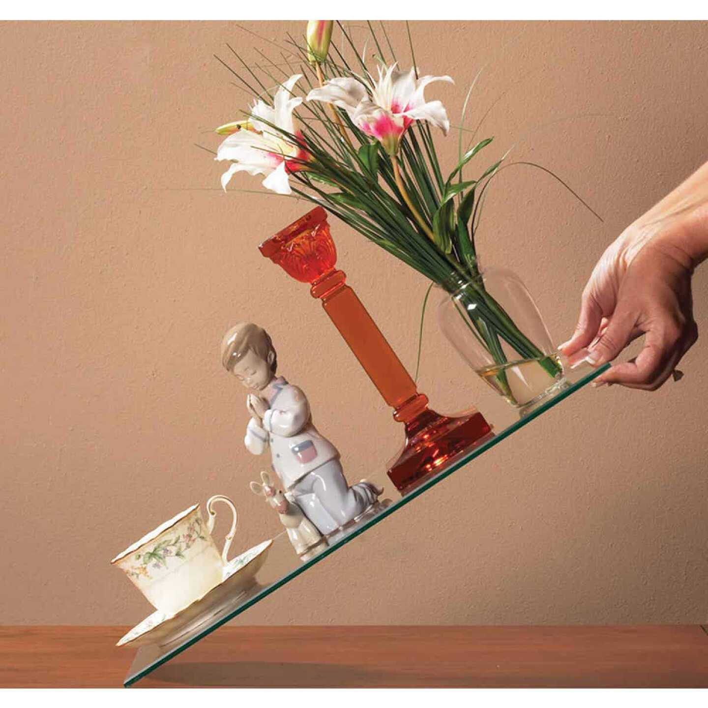 Quake Hold 2.64 Oz. Anchoring Putty Image 2