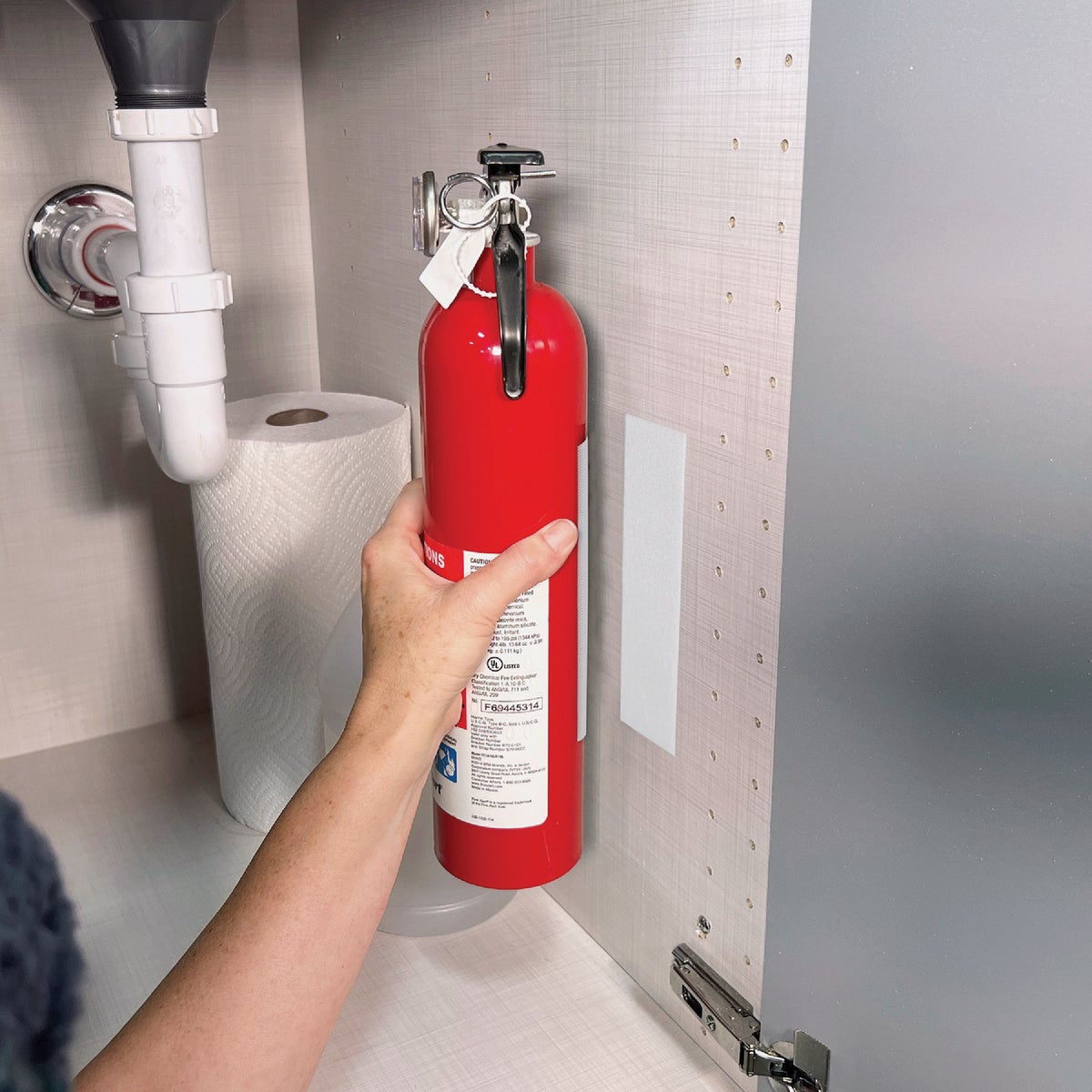 Wrap-It Storage Stick 'Em 2 In. x 10 Ft. Industrial Strength White Hook & Loop Roll Image 6