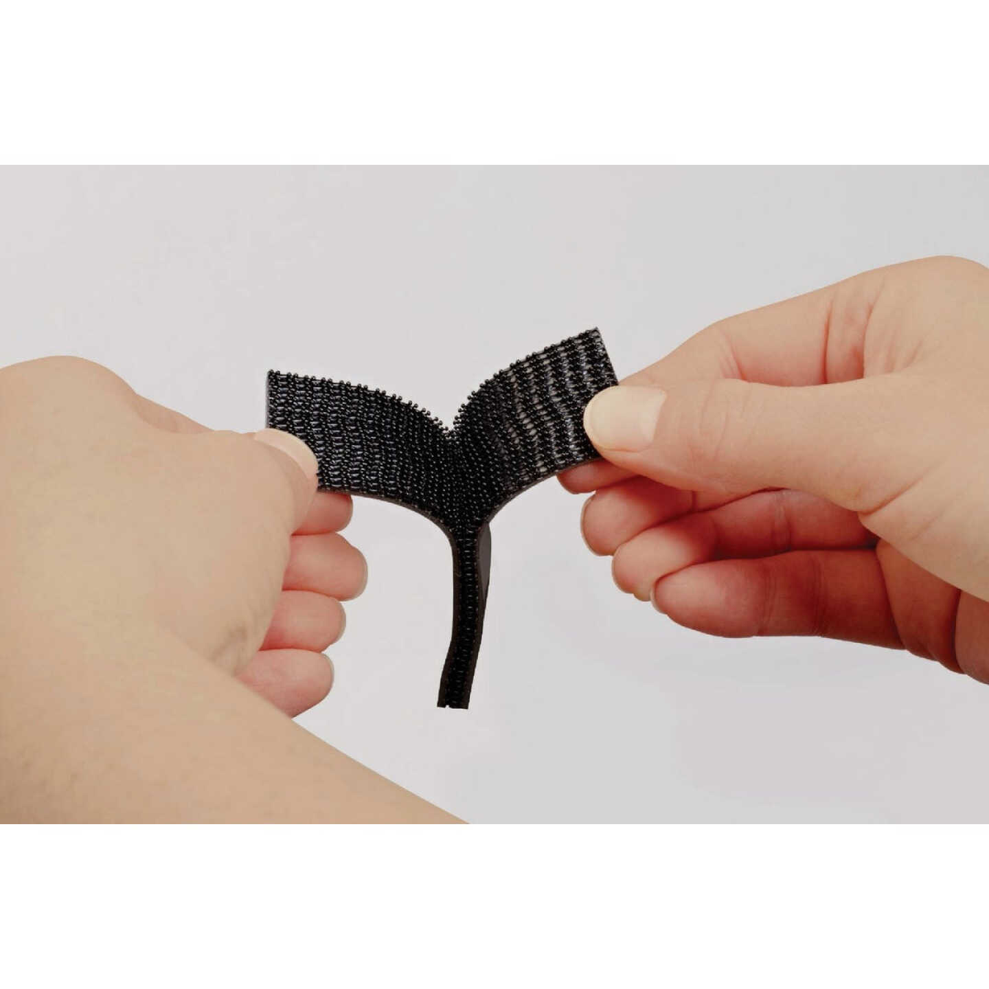 Scotch 1 In. x 3 In. Extreme Fasteners (2 Sets of Strips) Image 3