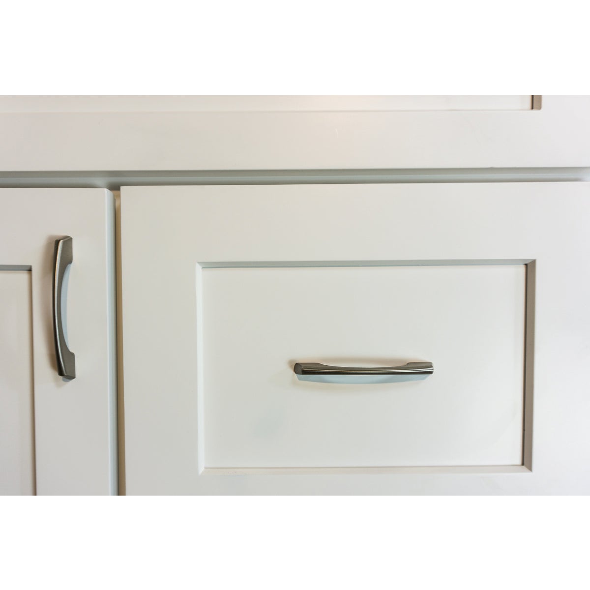 CraftMark Shaker Retreat White 30 In. W x 34 In. H x 21 In. D Vanity Base without Top, 1 Door/2 Drawer Image 7