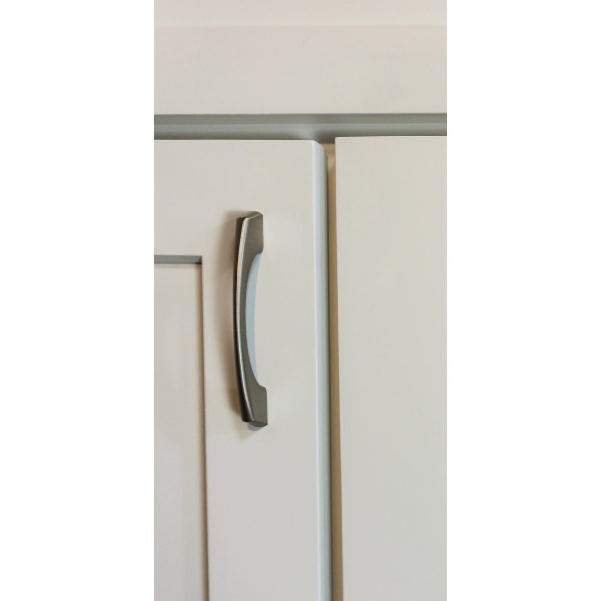 CraftMark Shaker Retreat White 48 In. W x 34 In. H x 21 In. D Vanity Base without Top, 2 Door/4 Drawer Image 8