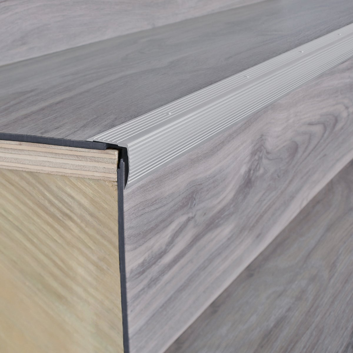 M-D Building Products 1-1/8 In. X 1-1/8 In. X 72 In. Silver Aluminum Stair Edging w/ Screw Nails Image 3