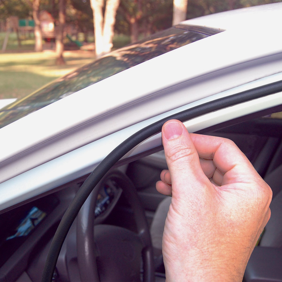 M-D Building Products 17 Ft. Black Small Rubber Auto & Marine Weatherseal for All Climates Image 3