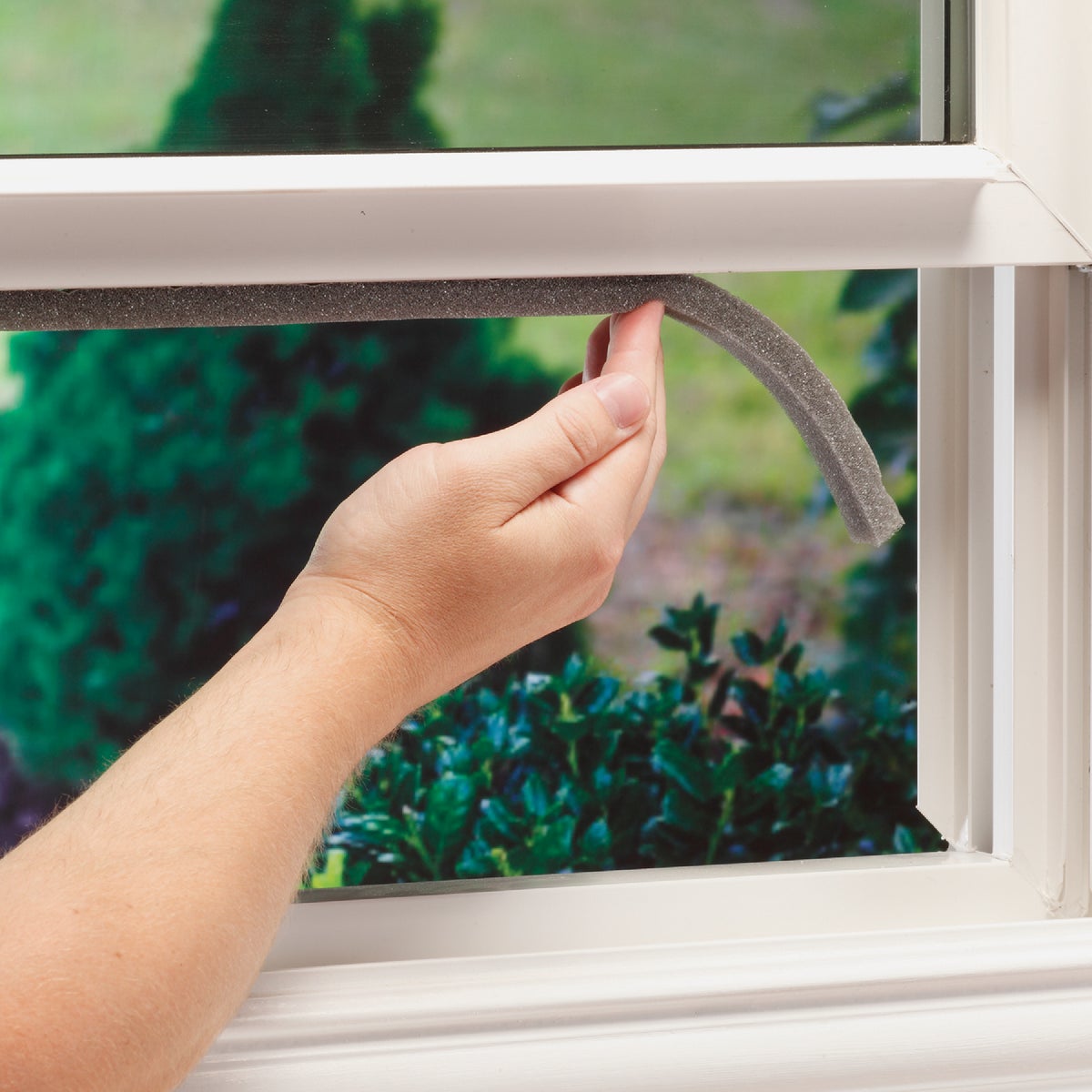 M-D Building Products 3/4" W x 1/2" H x 17' L Gray Economy Foam Window Seal for Ex-Large Gaps Image 3