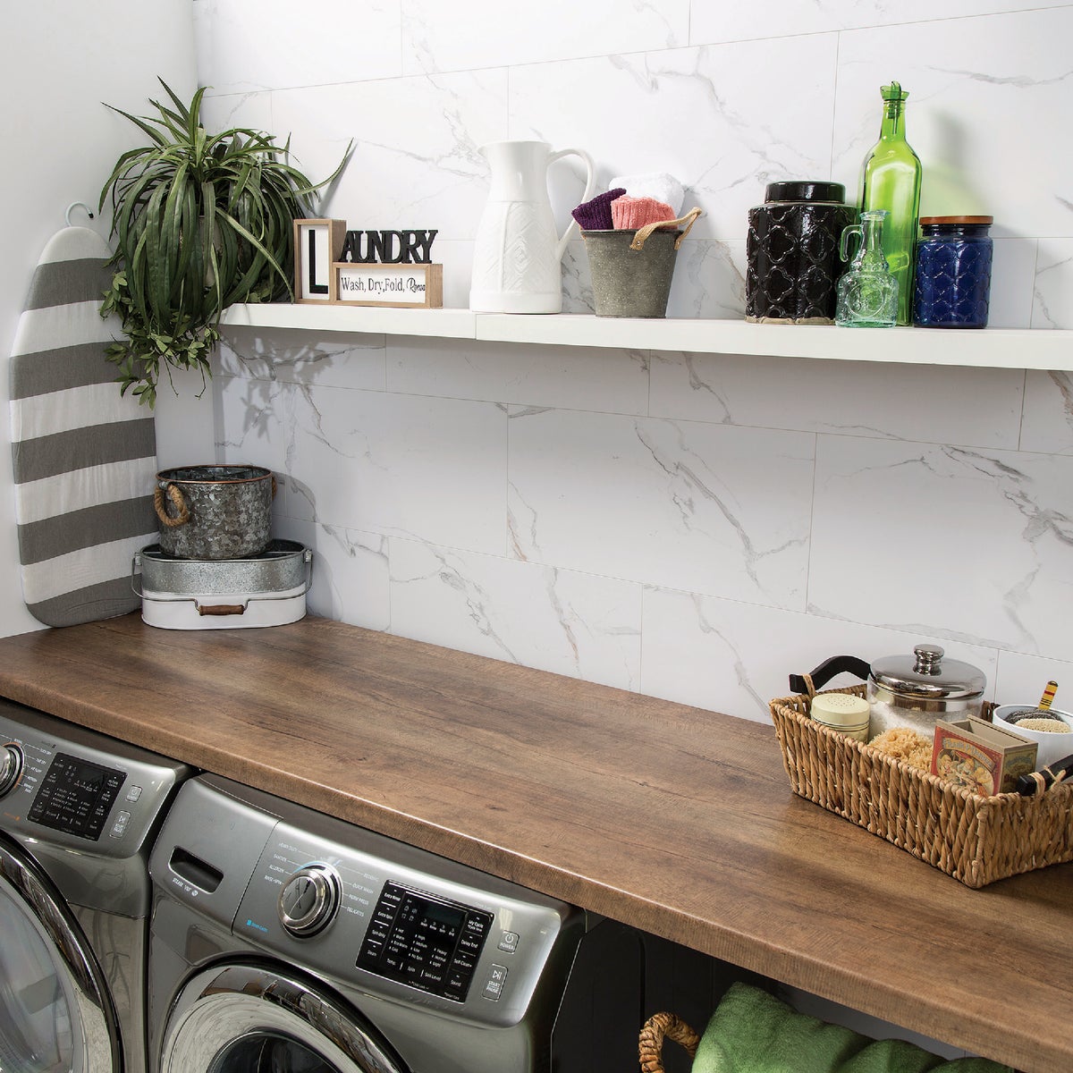 Palisade Carrara 23.2 In. x 11.1 In. Waterproof Interlocking Wall Tile (17.9 Sq. Ft./Case) Image 4