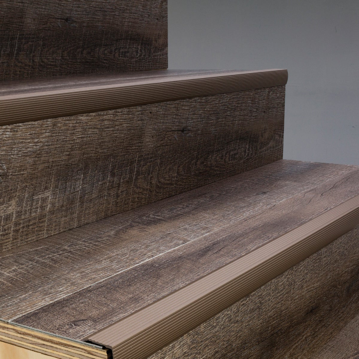 M-D Building Products 36 In. Spice Aluminum CINCH Fluted Stair Edging Image 3