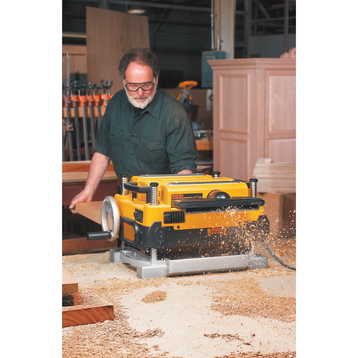 DEWALT 13 In. Three Knife Two-Speed Portable Planer Image 3