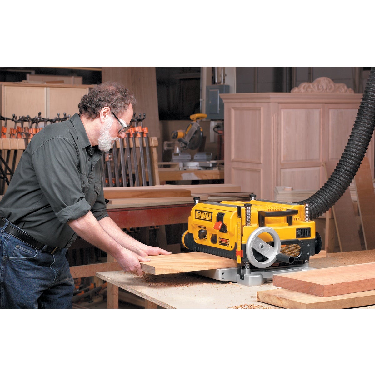 DEWALT 13 In. Three Knife Two-Speed Portable Planer Image 4