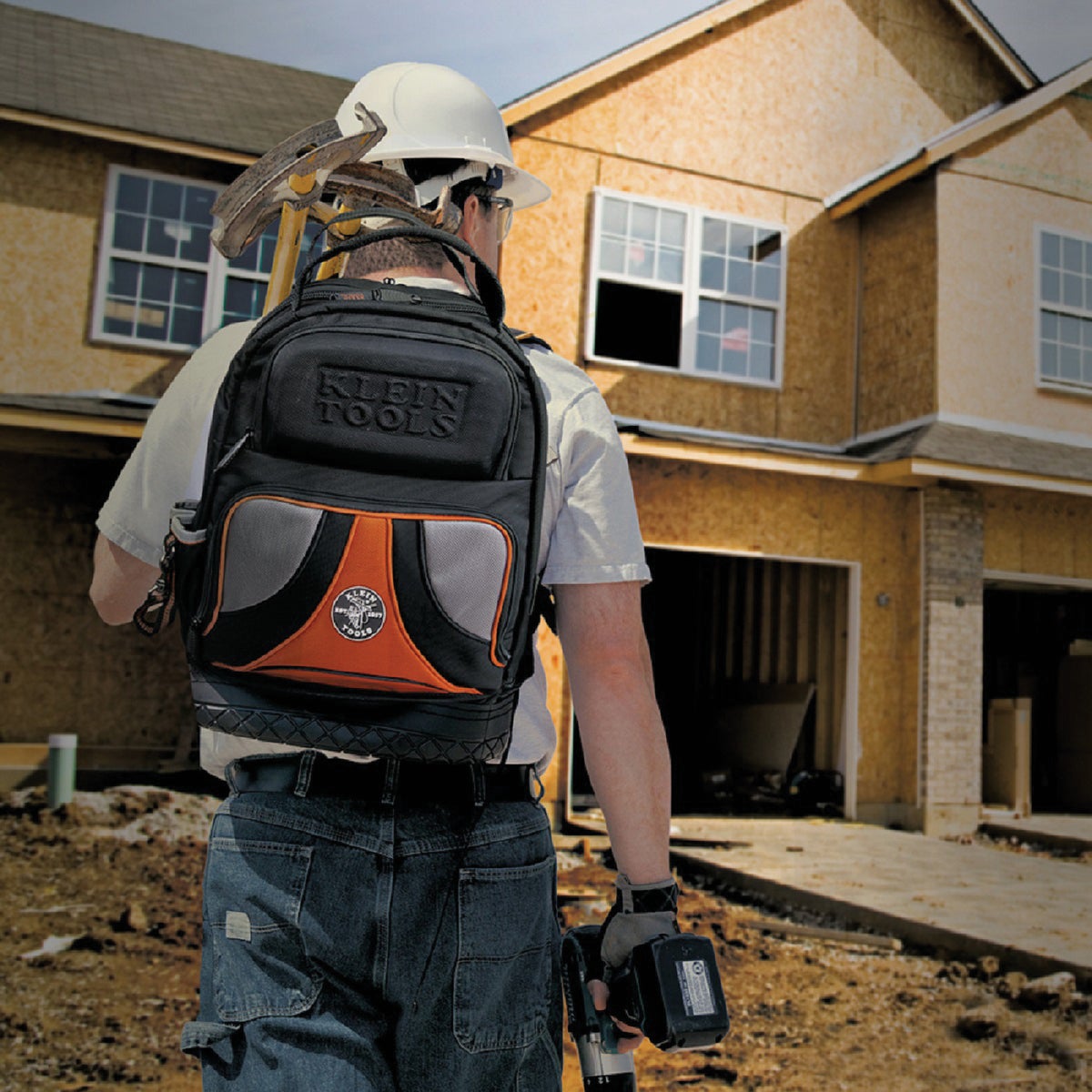Klein Tradesman Pro 39-Pocket 14.50 In. Backpack Tool Bag Image 3