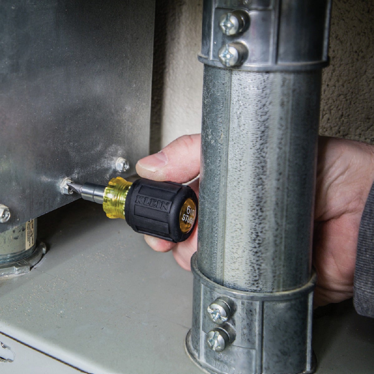 Klein 6-in-1 Stubby Multi-Bit Screwdriver Image 3