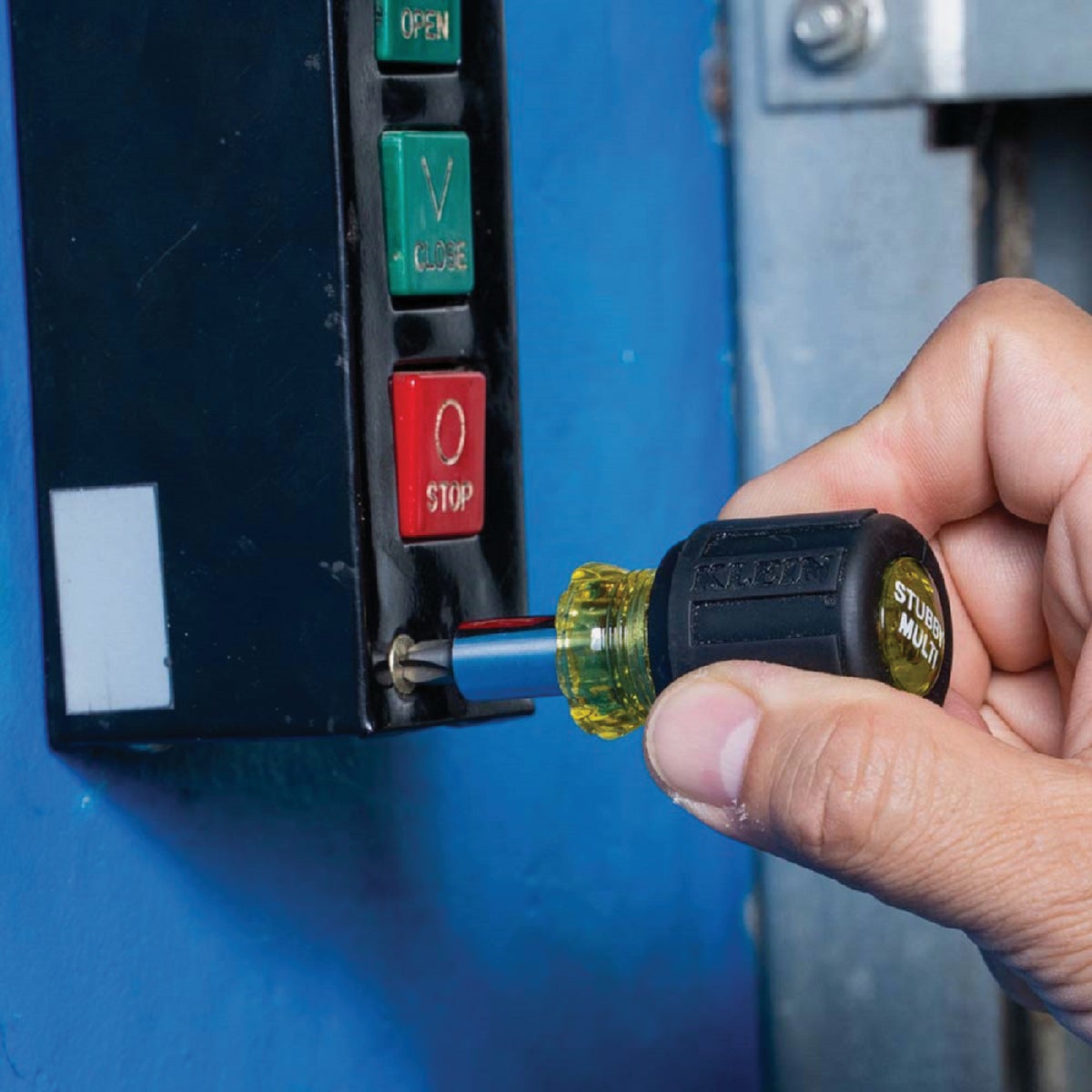 Klein 6-in-1 Stubby Multi-Bit Screwdriver Image 4