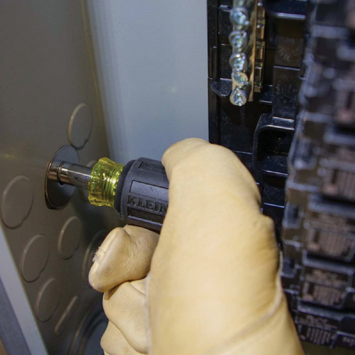 Klein 6-in-1 Stubby Multi-Bit Screwdriver Image 5