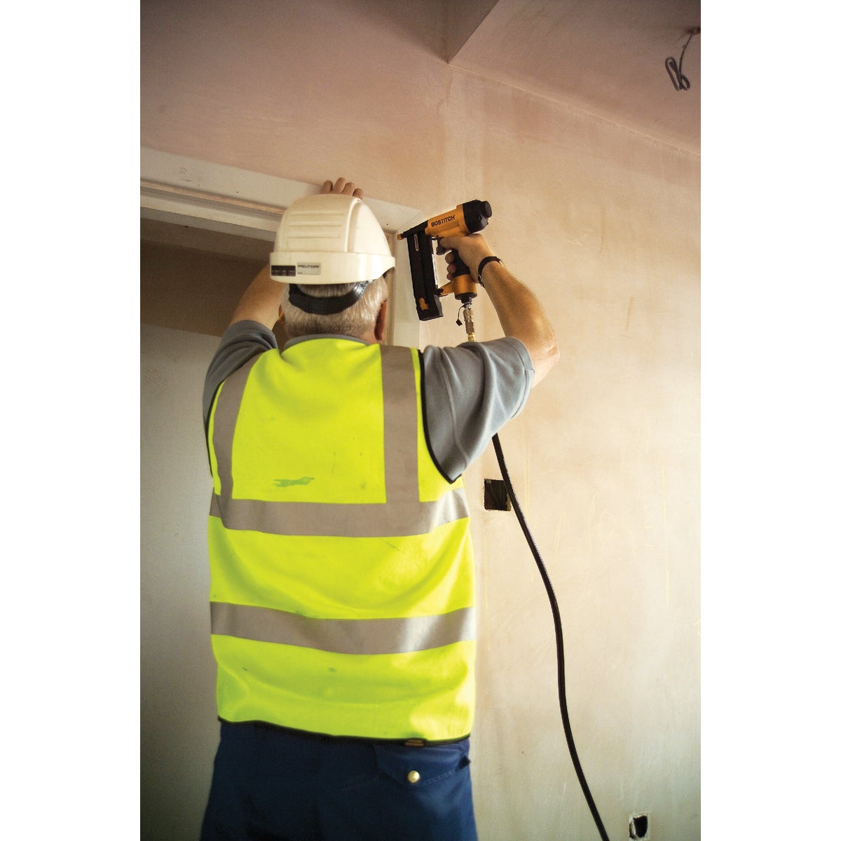 Bostitch 18-Gauge Brad Nail & Finish Stapler Combo Kit Image 3