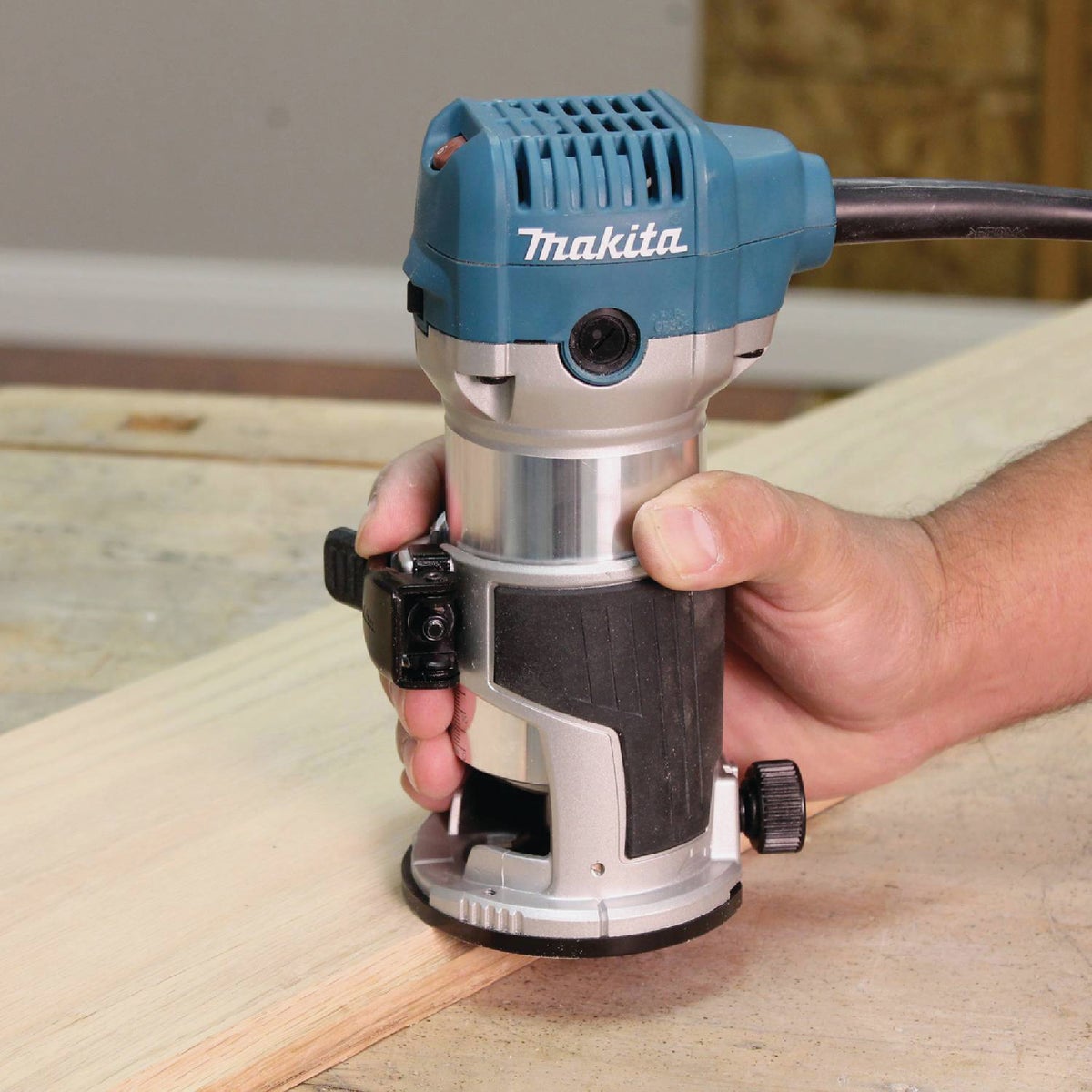 Makita 6.5-Amp 1.25 HP Compact Router Kit Image 6