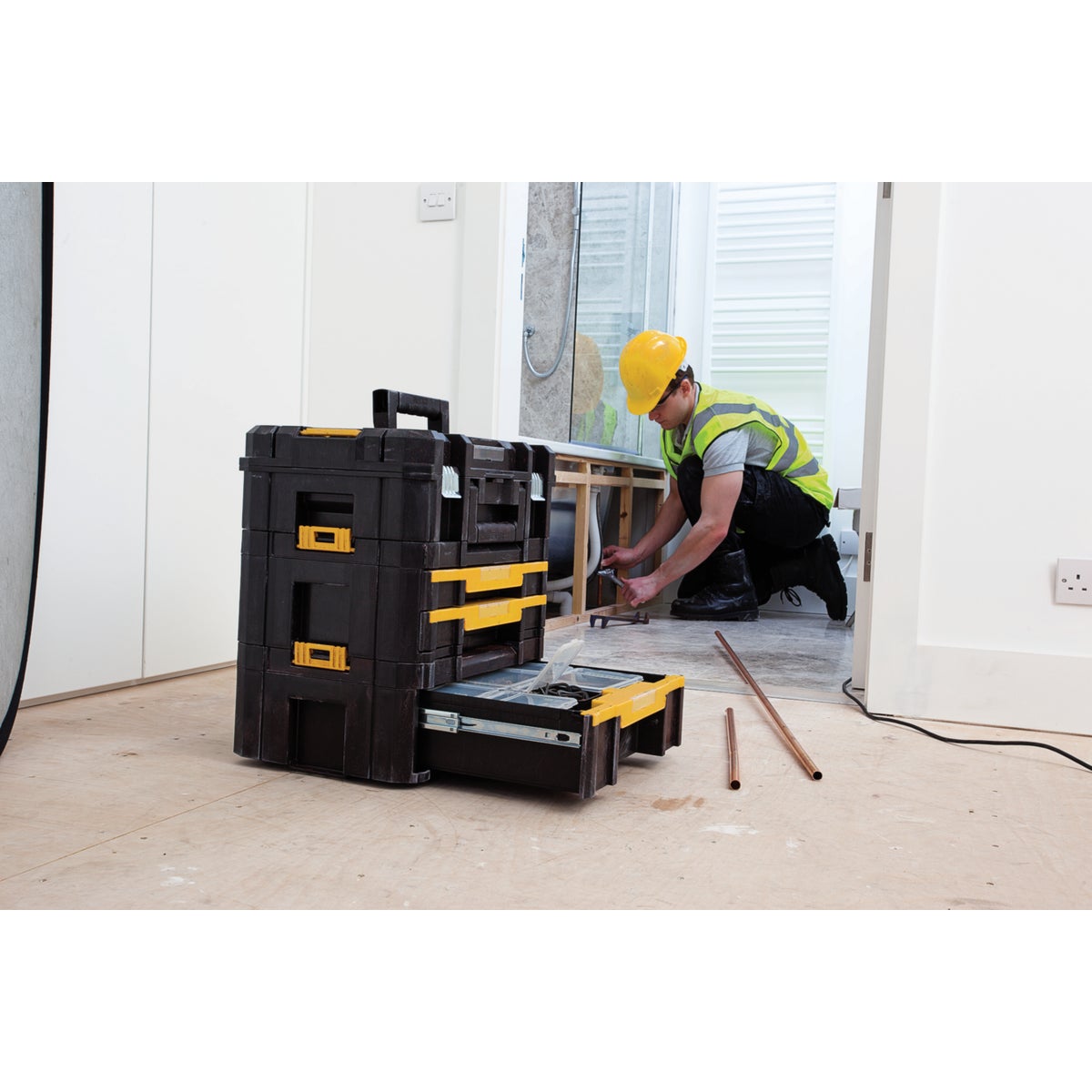 DEWALT TSTAK II Flat Top Toolbox, 66 Lb. Capacity Image 4