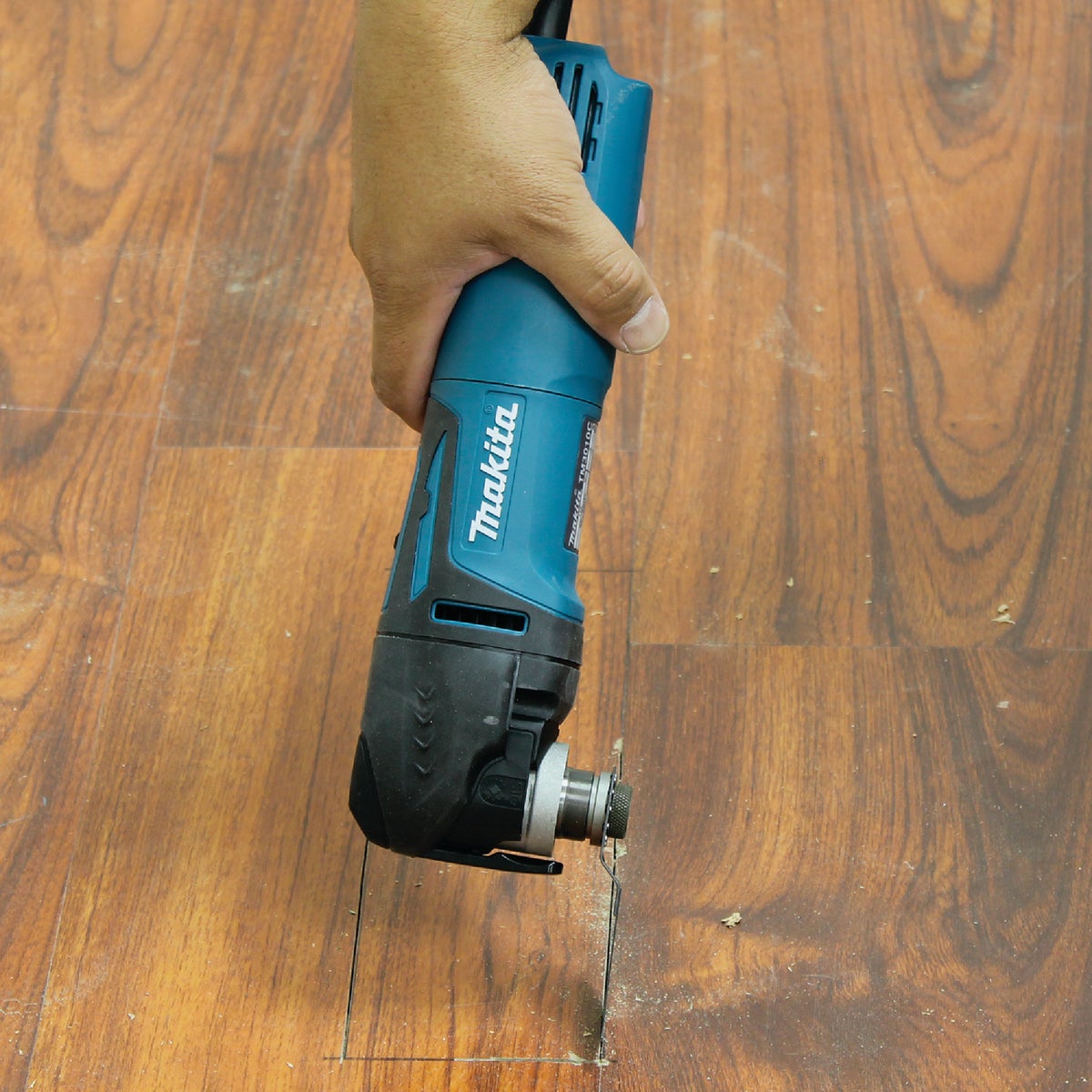 Makita 3-Amp Oscillating Tool Kit Image 5