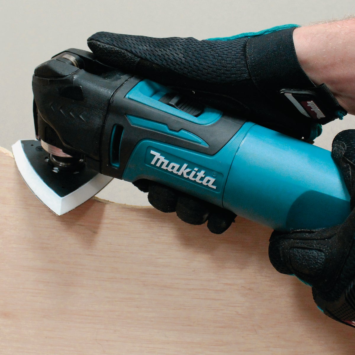 Makita 3-Amp Oscillating Tool Kit Image 2