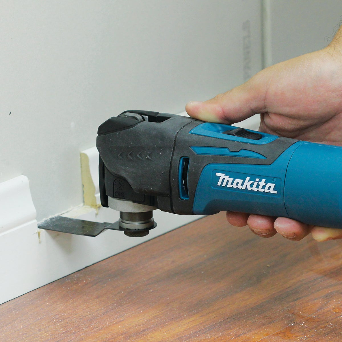 Makita 3-Amp Oscillating Tool Kit Image 3
