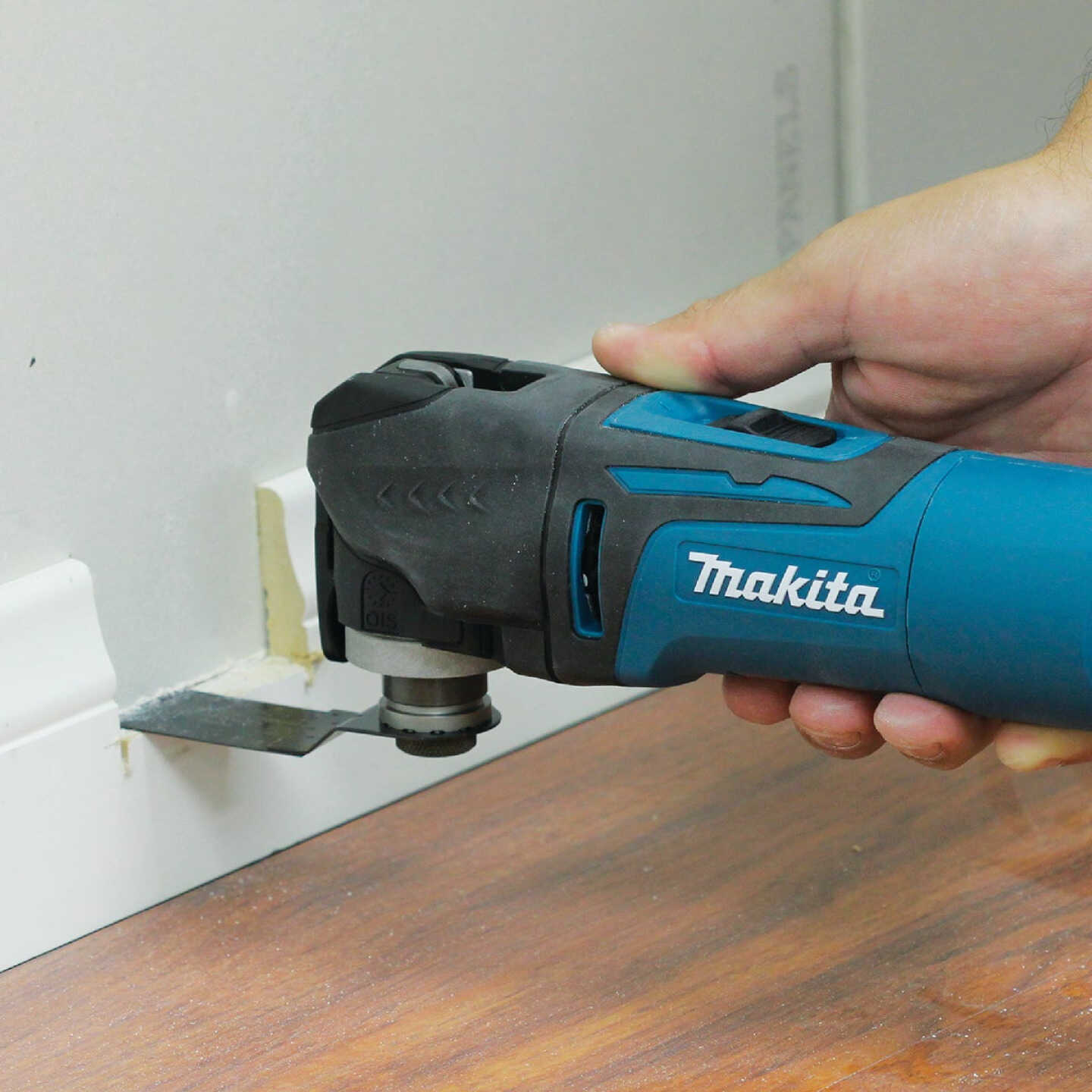 Makita 3-Amp Oscillating Tool Kit Image 3