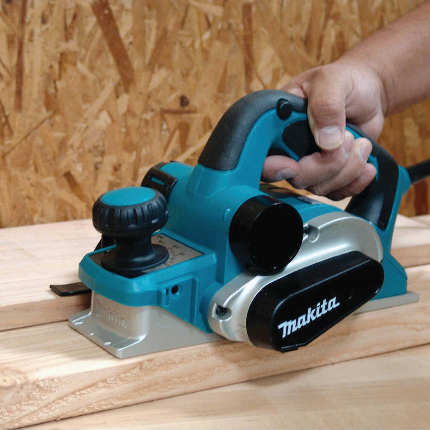 Makita 7.5A 3-1/4 In. 5/32 In. Planing Depth Planer Image 5