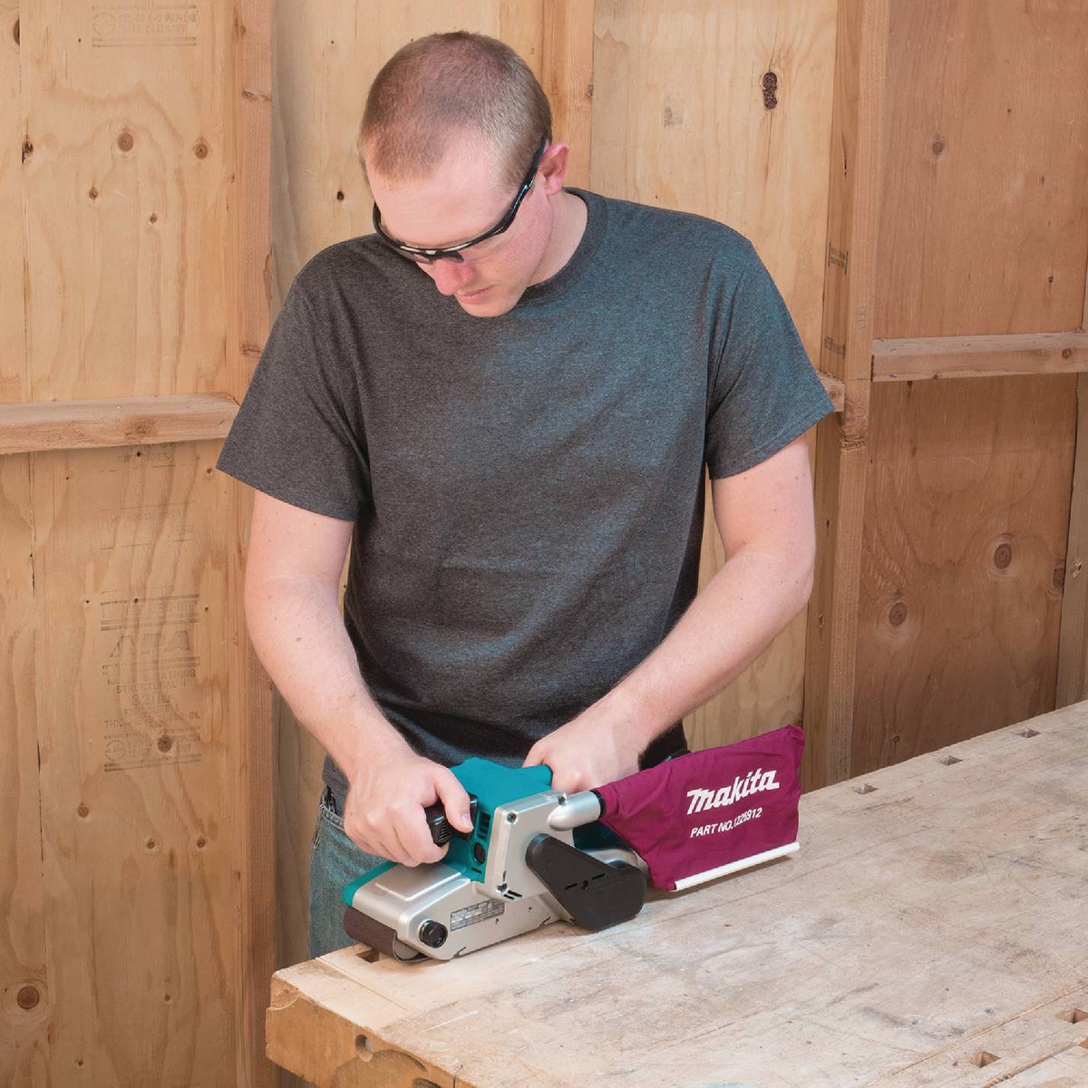 Makita 3 In. x 24 In. Belt Sander Image 4