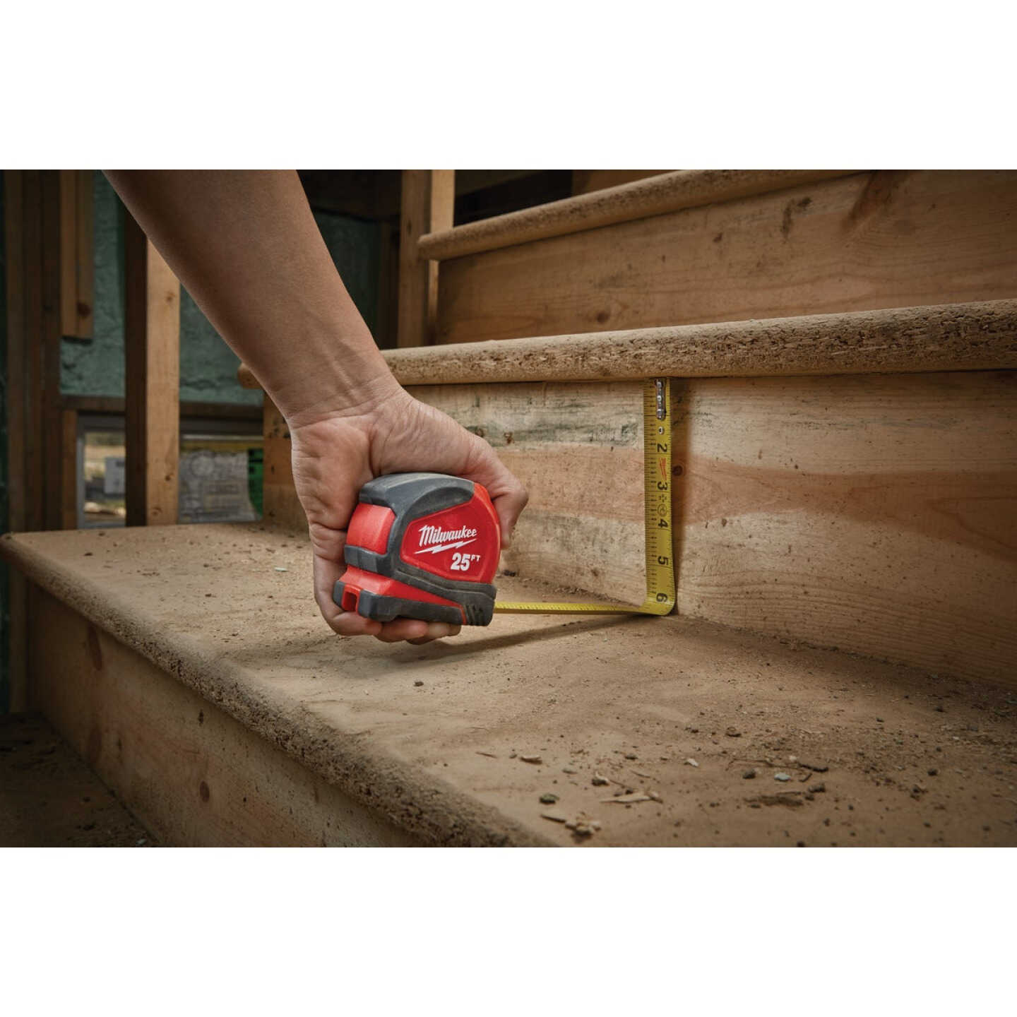 Milwaukee 25 Ft. Compact Tape Measure Image 2