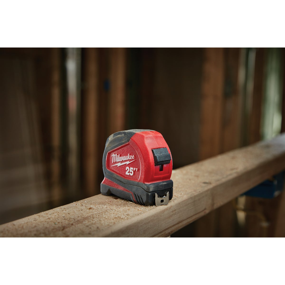 Milwaukee 25 Ft. Compact Tape Measure Image 3