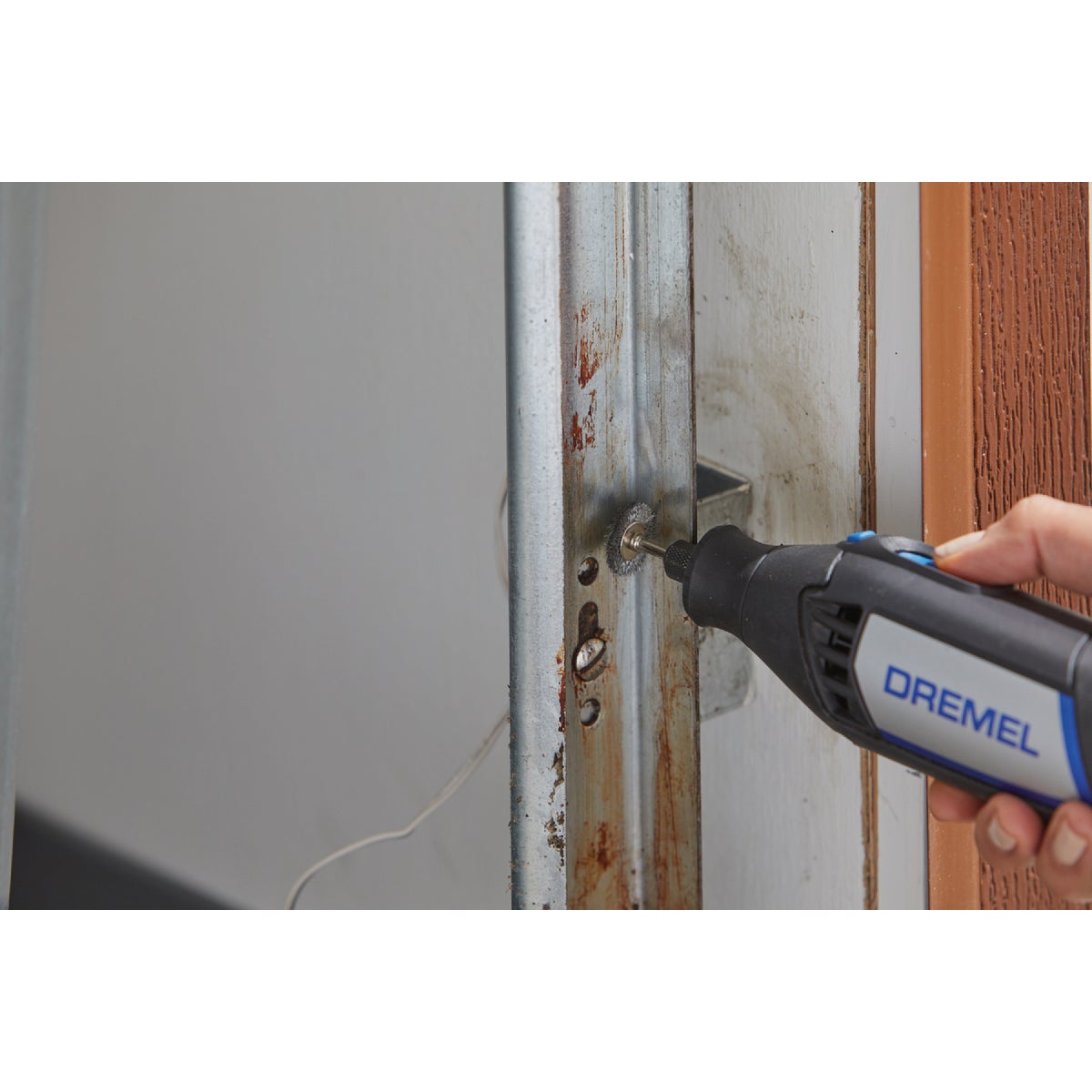 Dremel 3/4 In. Carbon Steel Wire Cleaning Brush (2-Pack) Image 4