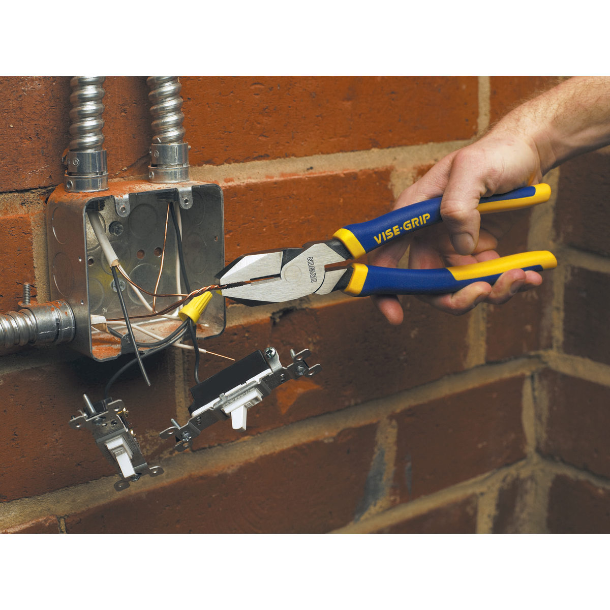 Irwin 9-1/2 In. Vise-Grip Linesman Pliers Image 2