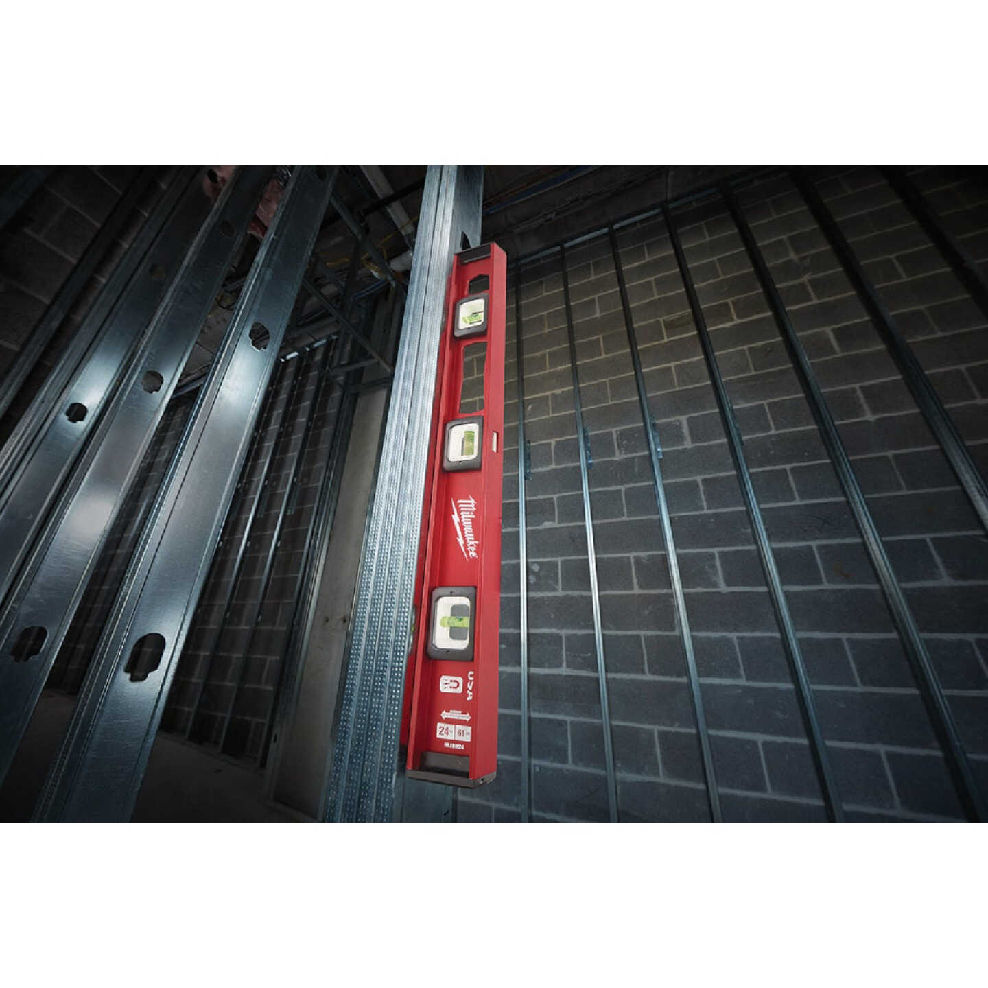 Milwaukee 24 In. Aluminum Magnetic I-Beam Level Image 2