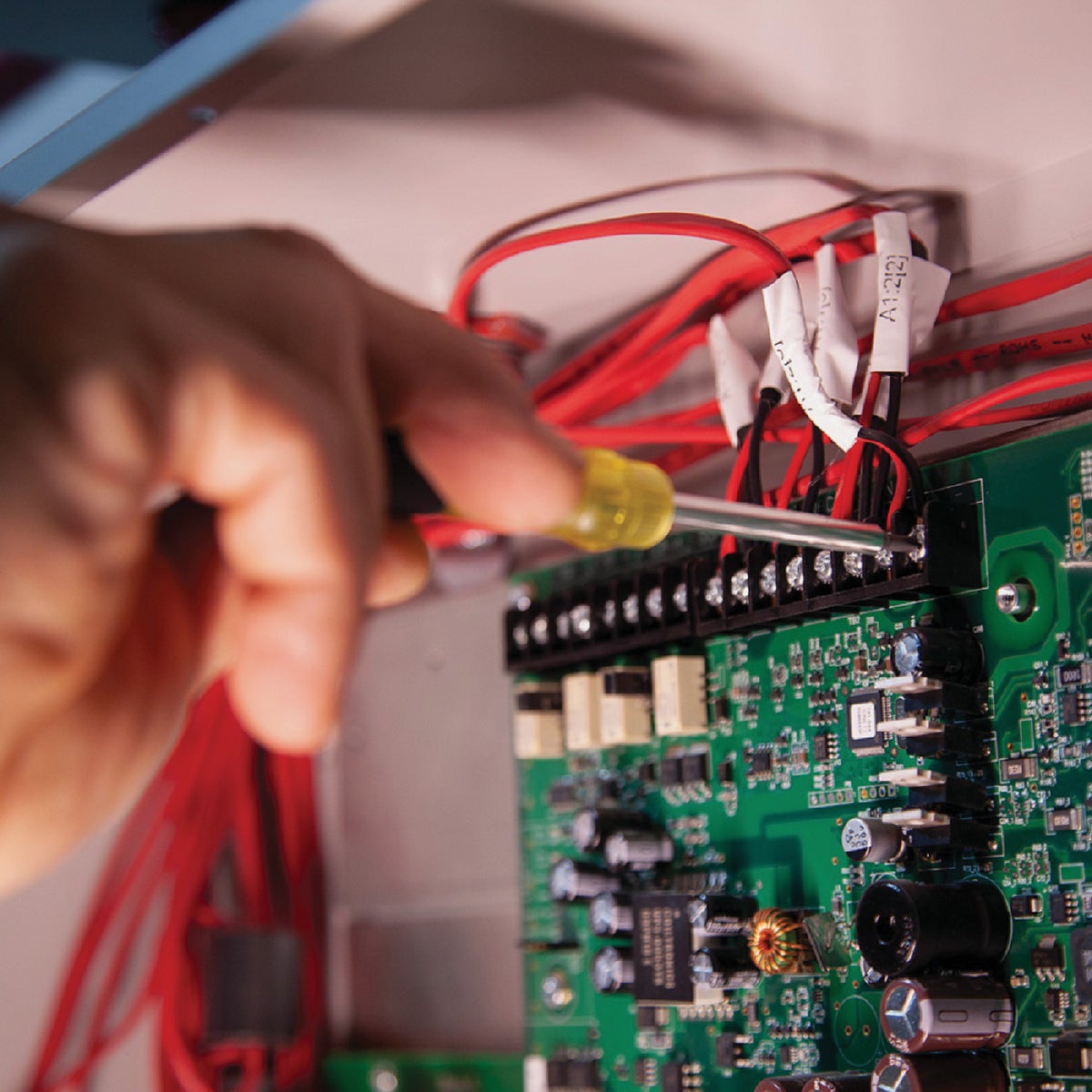 Klein 4-in-1 Multi-Bit Pocket Electronics Precision Screwdriver Image 5