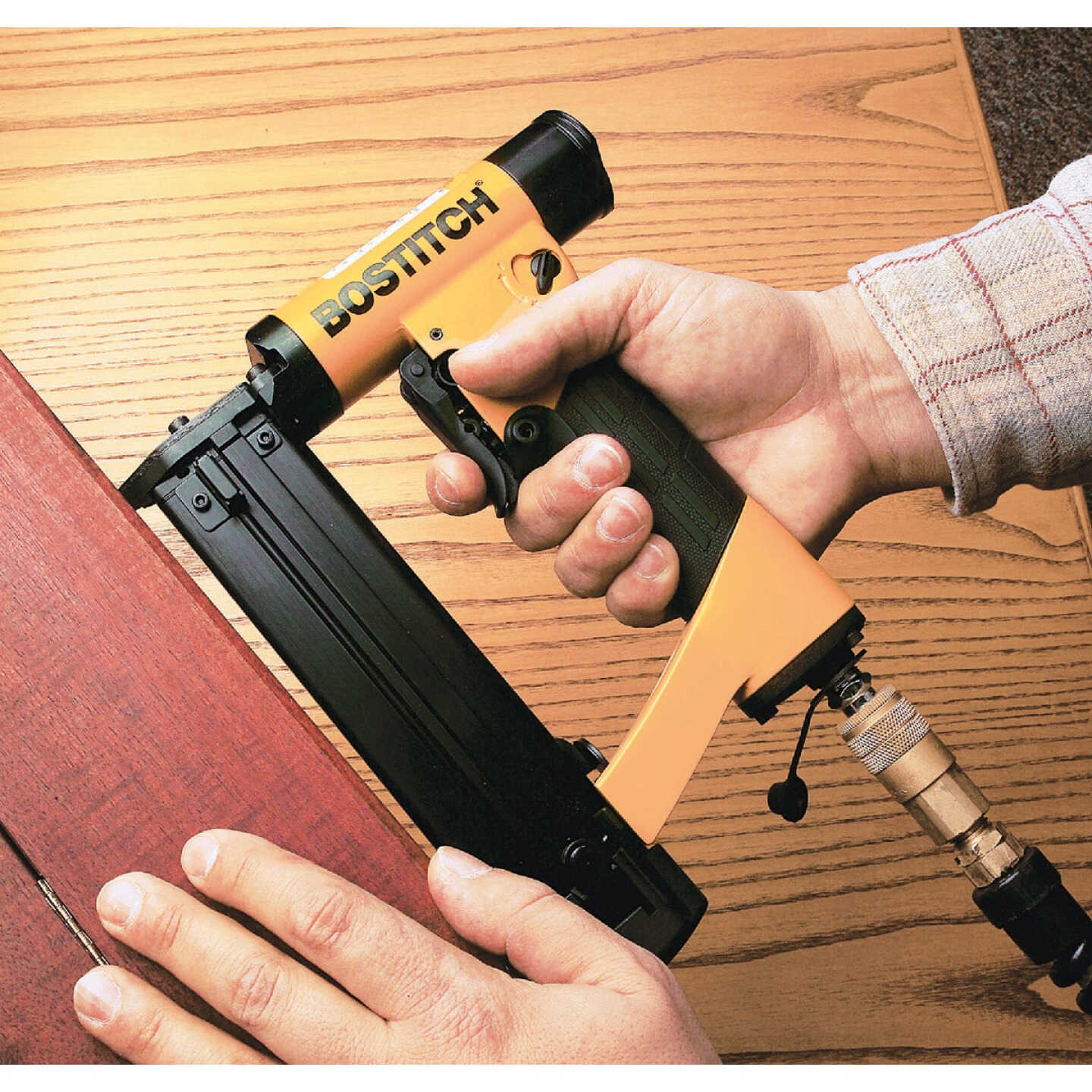 Bostitch 23-Gauge 1-3/16 In. Pin Nailer Kit Image 3
