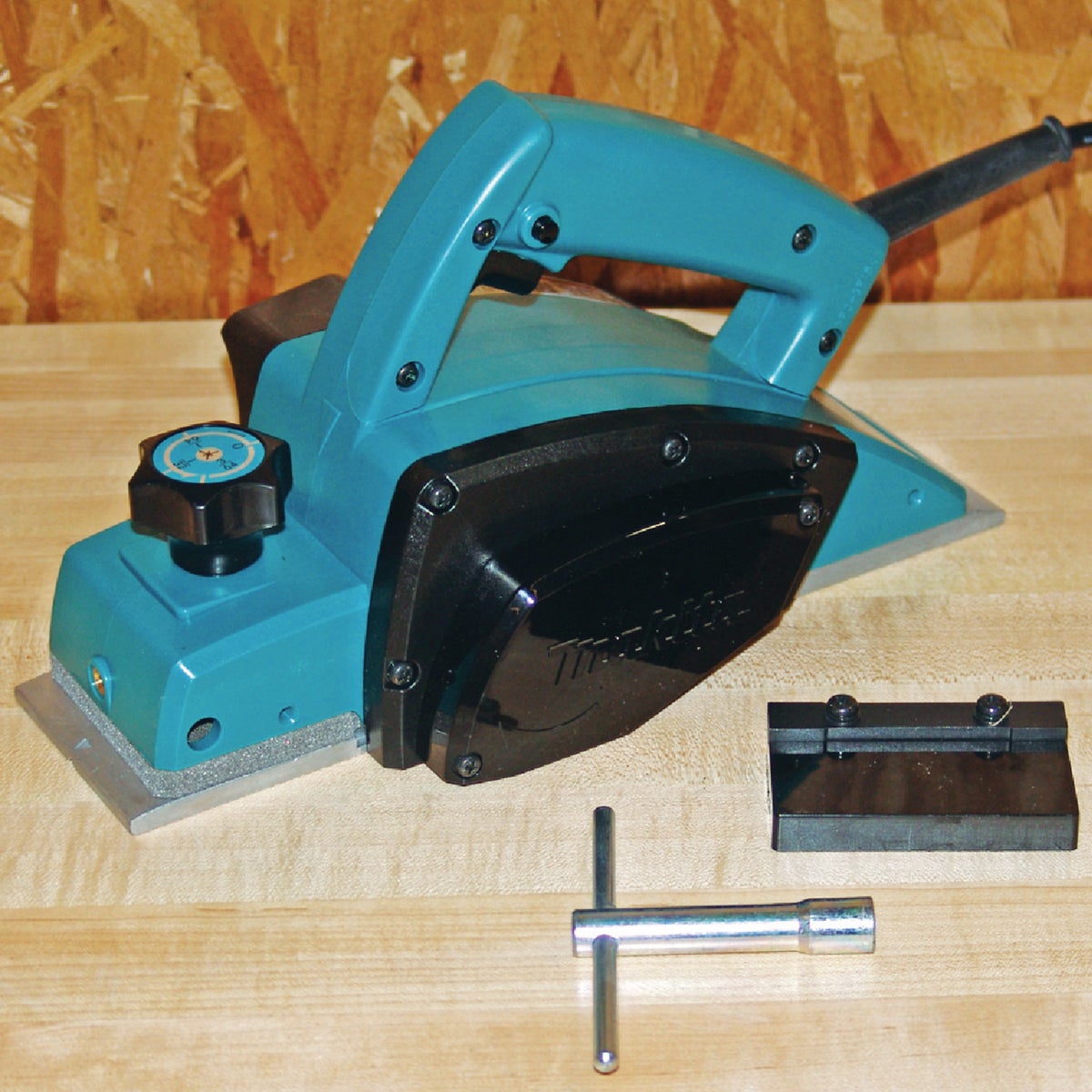 Makita 6.5A 3-1/4 In. 3/32 In. Planing Depth Planer Image 5