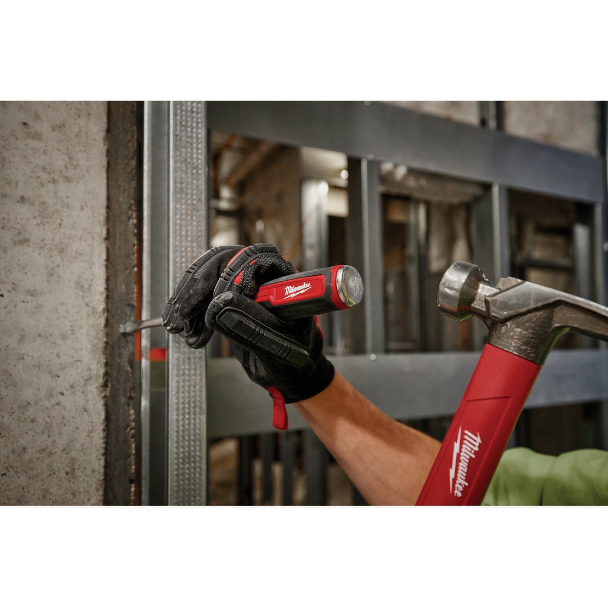 Milwaukee 5/16 In. x 6 In. Slotted Demolition Screwdriver with Cushion Grip Image 4