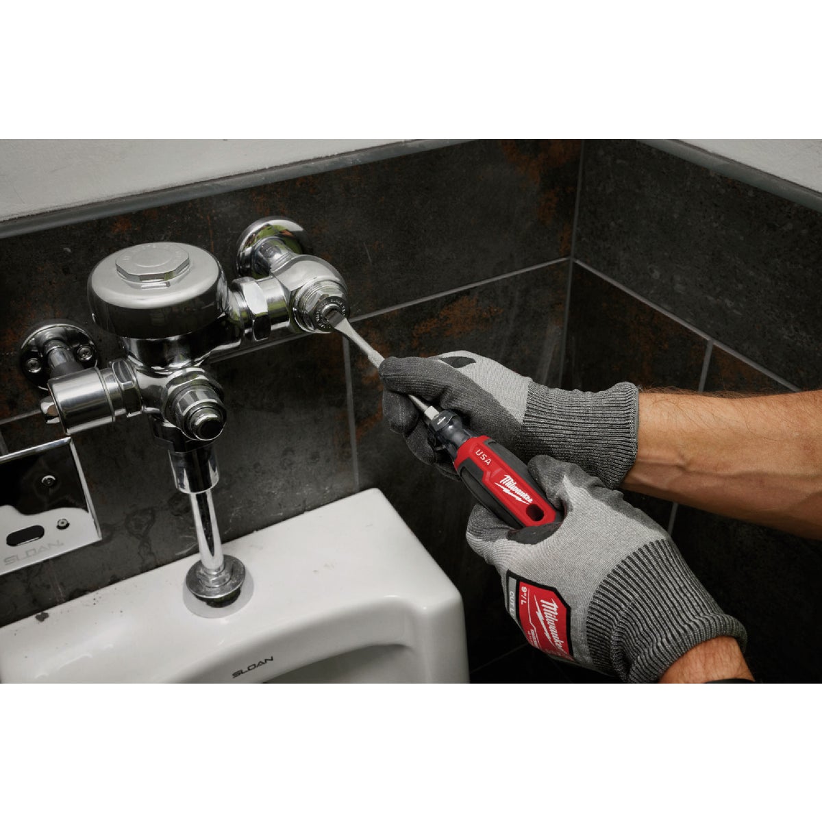 Milwaukee 1/4 In. x 4 In. Slotted Screwdriver with Cushion Grip Image 6