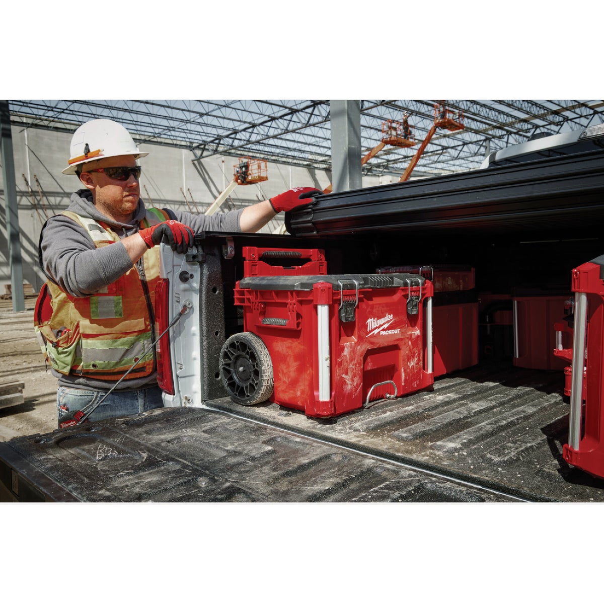 Milwaukee Low-Profile Handle for PACKOUT Rolling Tool Box Image 5