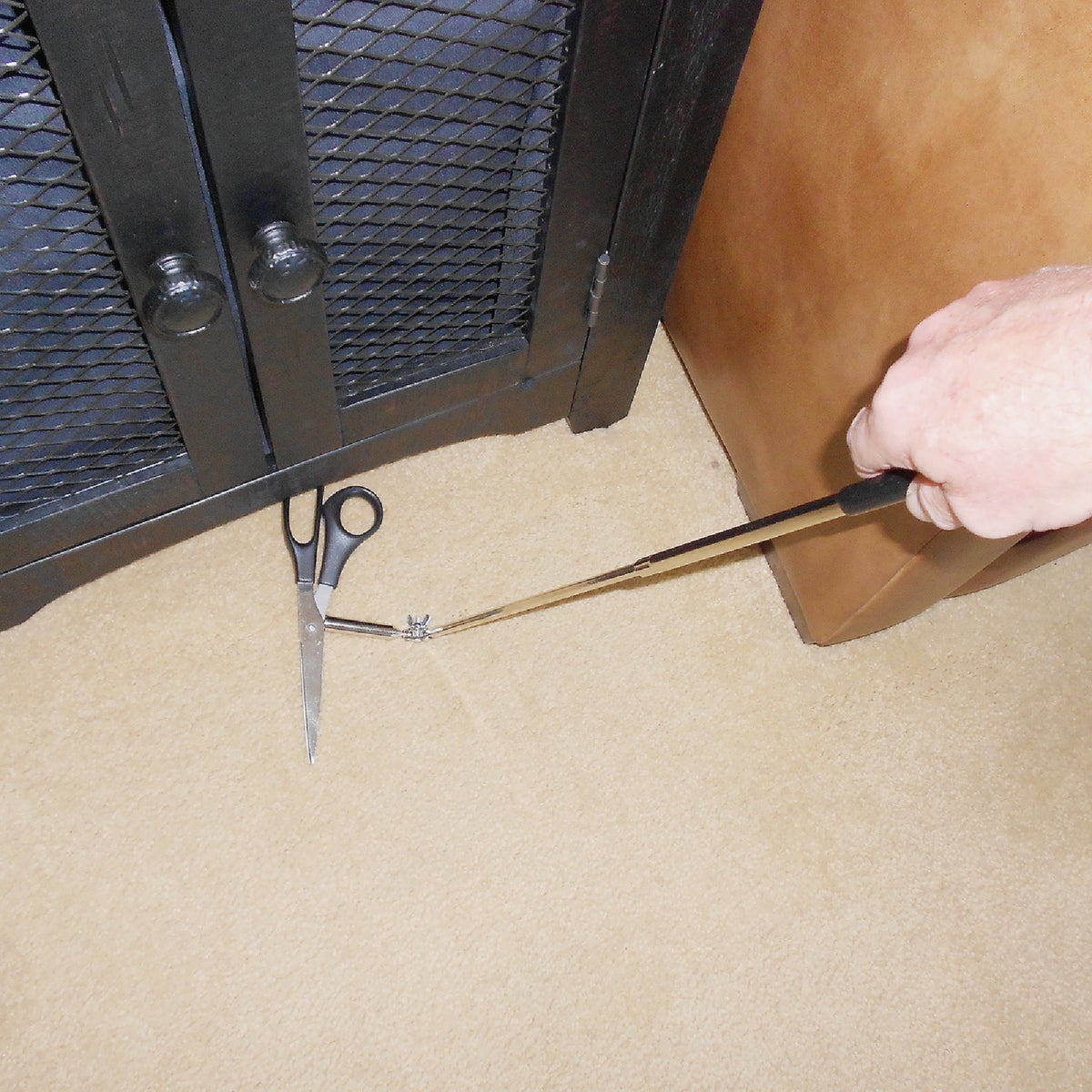 Master Magnetics 24 in. 5 Lb. Magnetic Pick-Up Tool Image 4