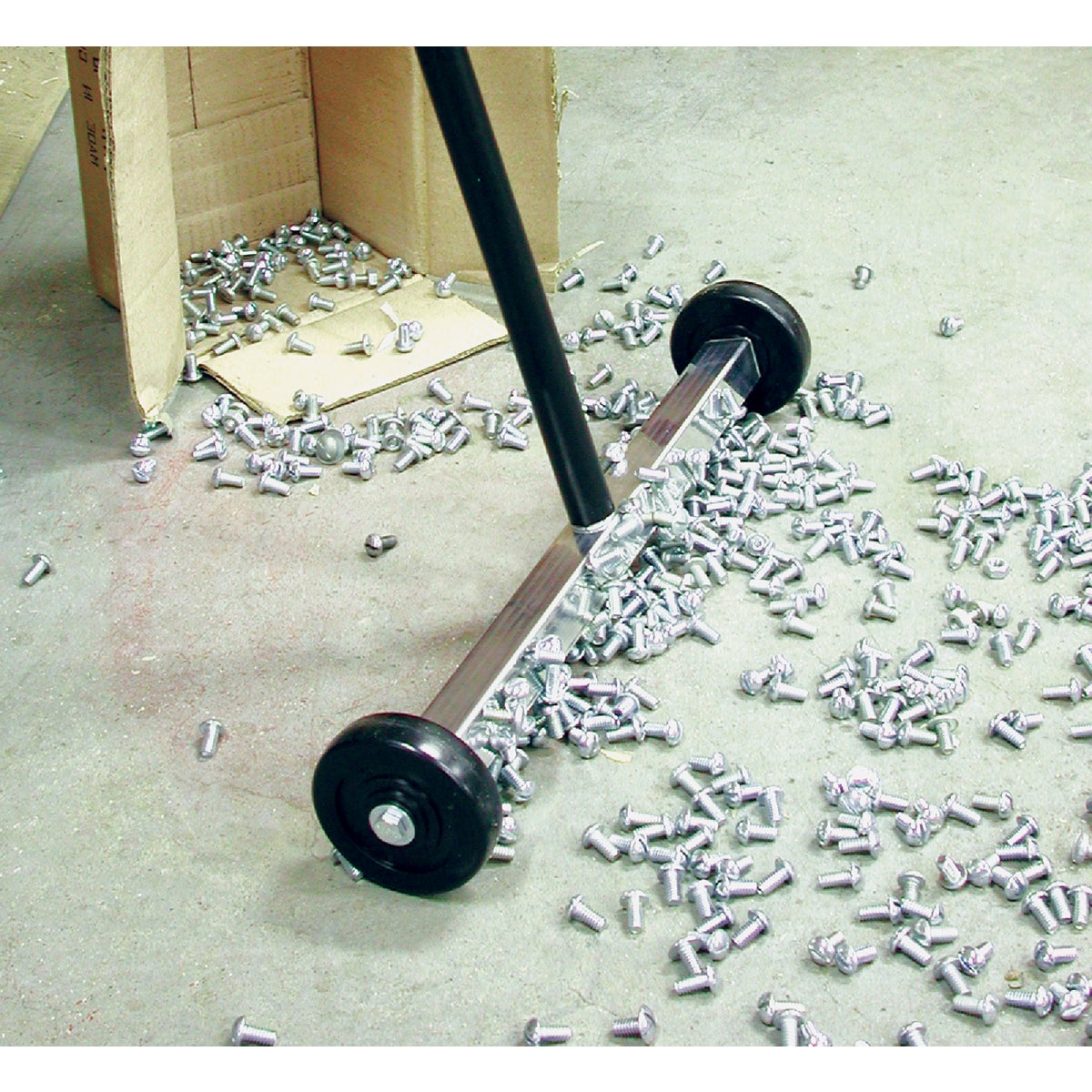 Master Magnetics Magnet Source 14.5 In. Mini Magnetic Floor Sweeper Image 4